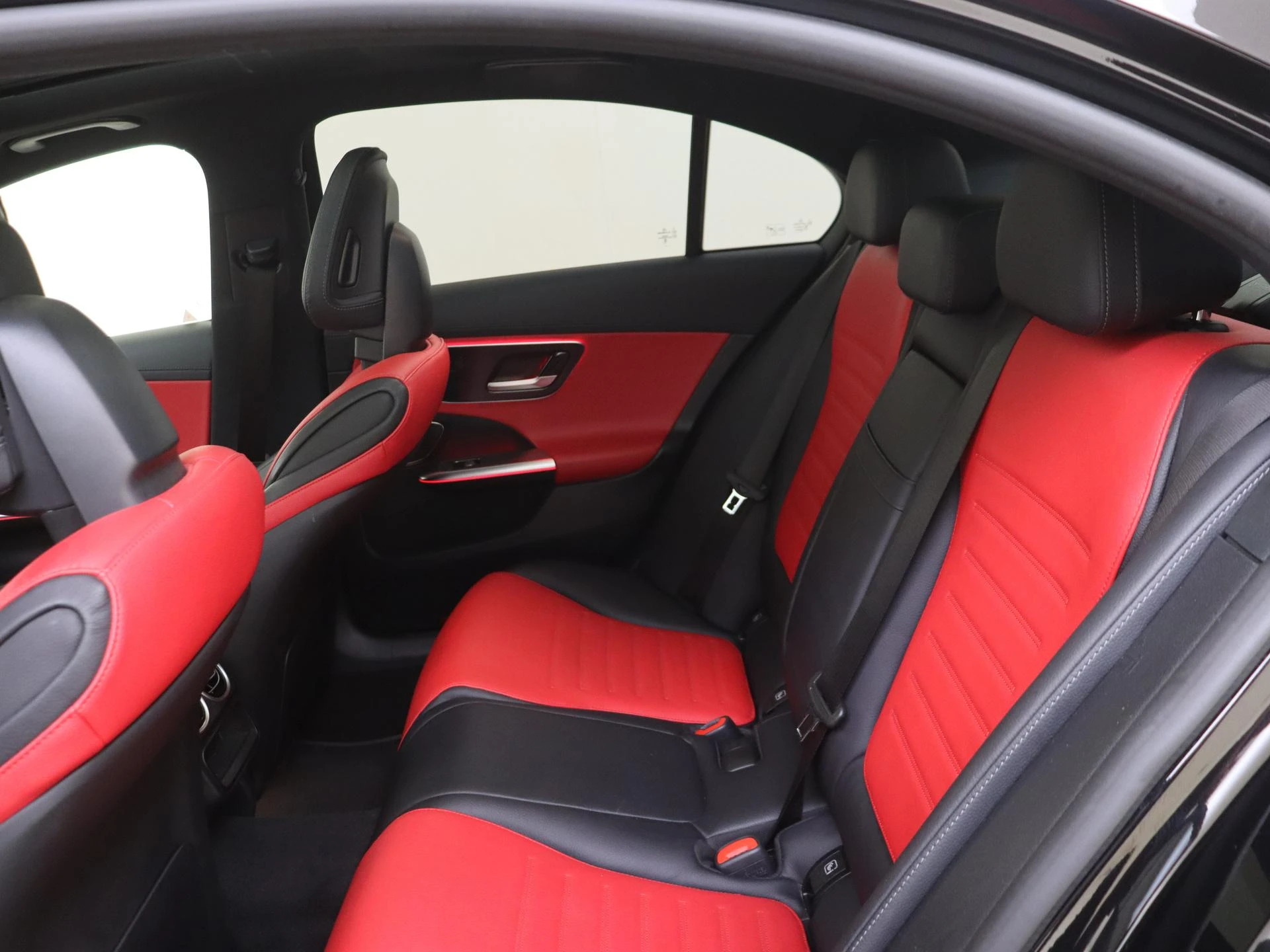 Mercedes-Benz-C-Klasse-image-15