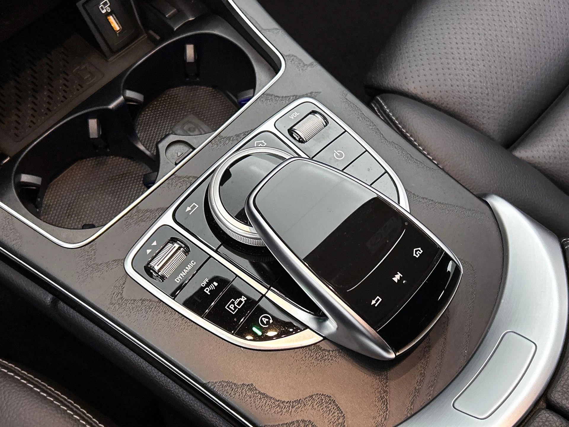 Mercedes-Benz-C-Klasse-image-12