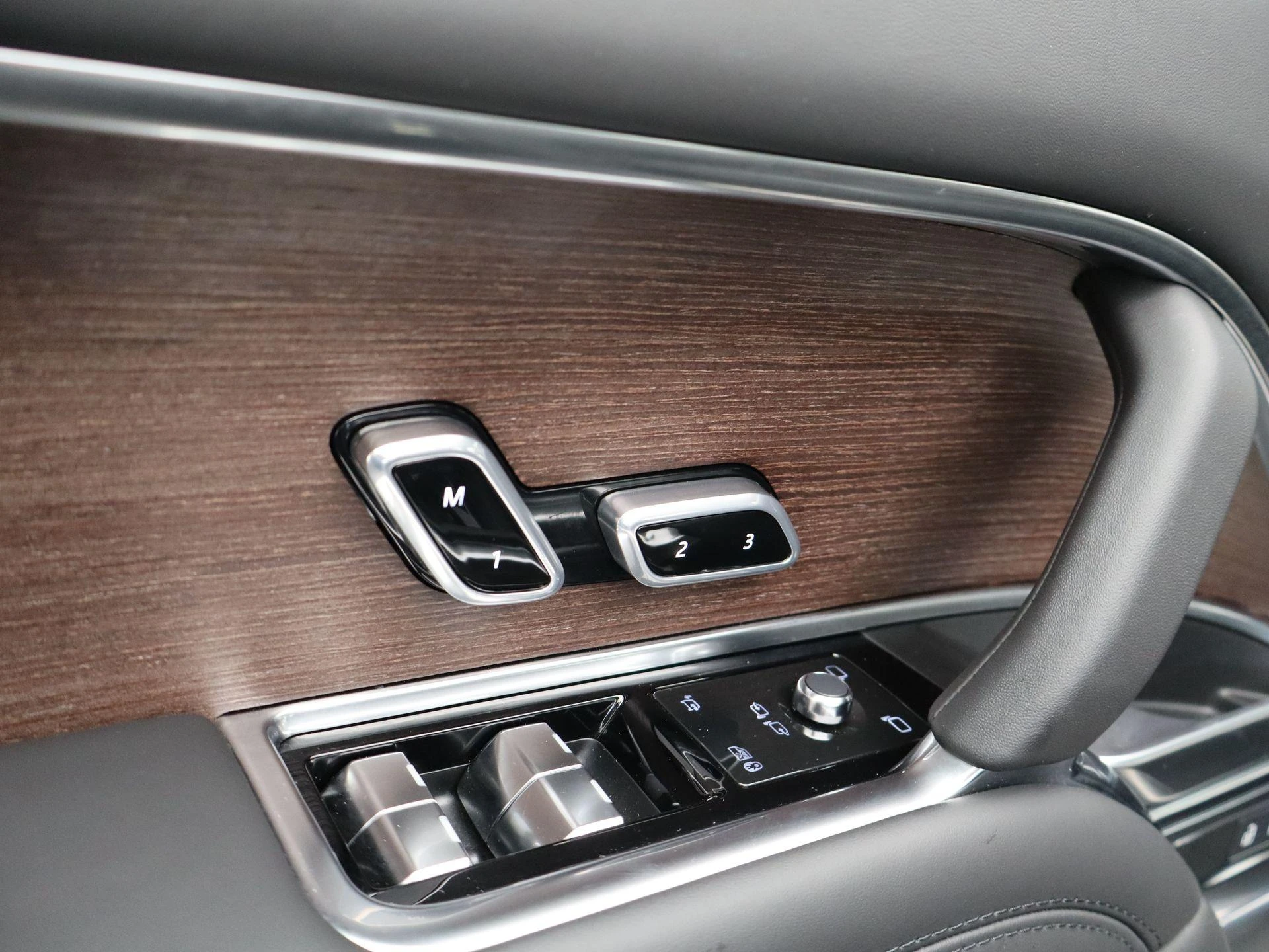 Land Rover Range Rover 3.0 P460e LWB Autobiography PHEV