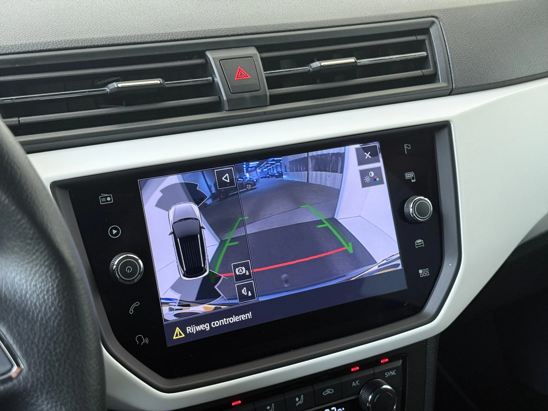 SEAT-Arona-image-19