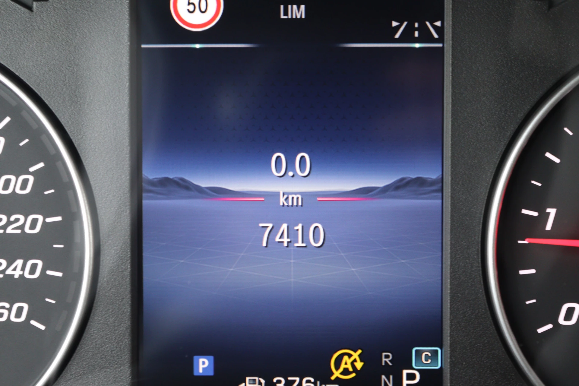 Mercedes-Benz-Vito-image-5