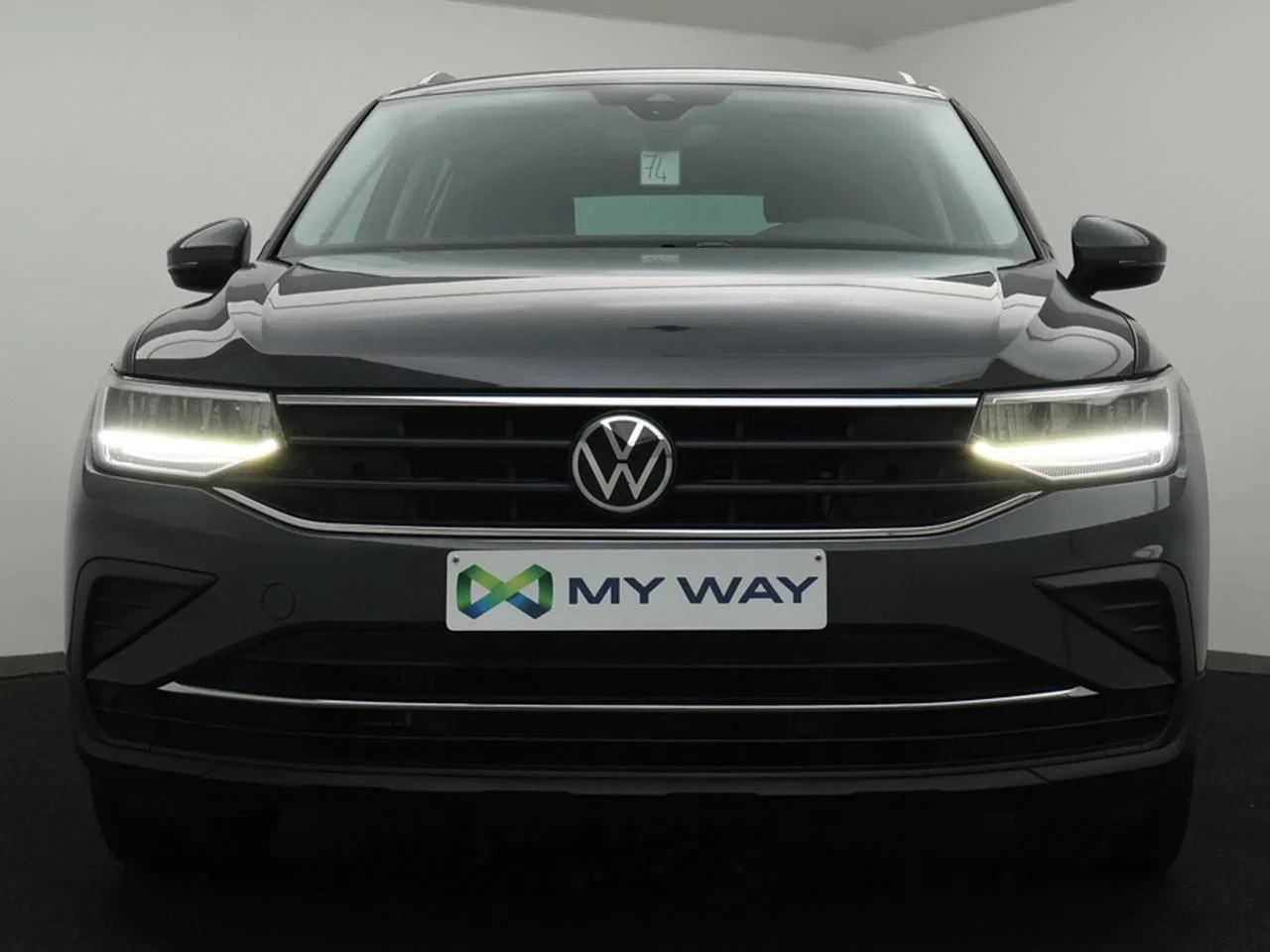 Volkswagen-Tiguan-image-10