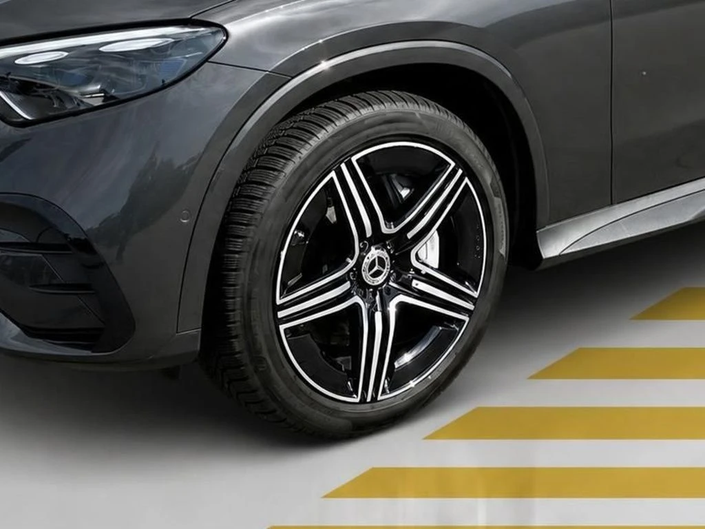 Mercedes-Benz-GLC 220 d-image-5