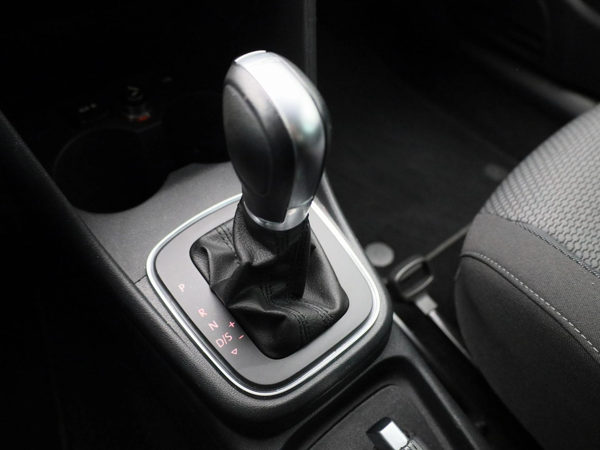 Volkswagen-Polo-image-23