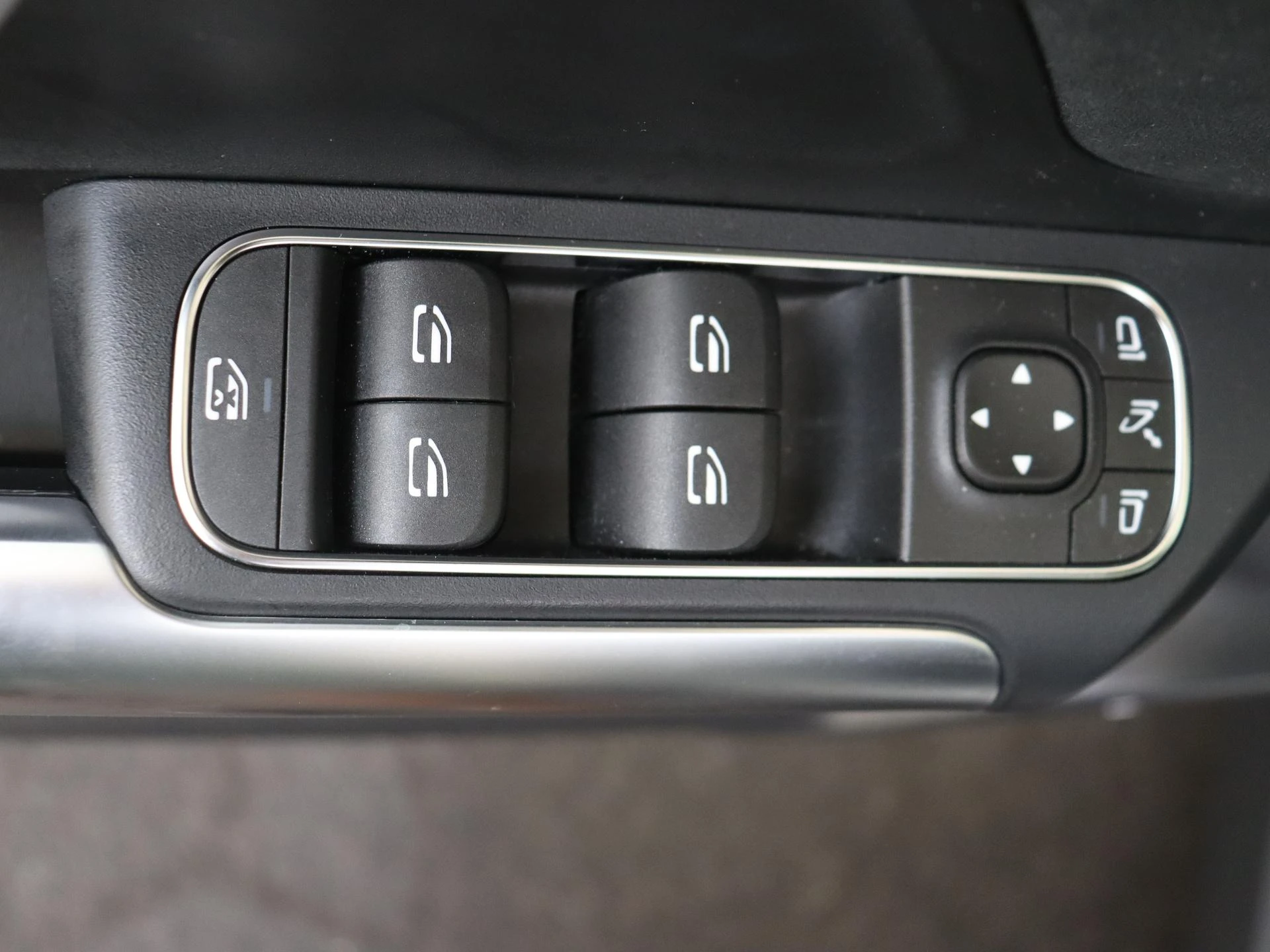 Mercedes-Benz-EQA-image-27