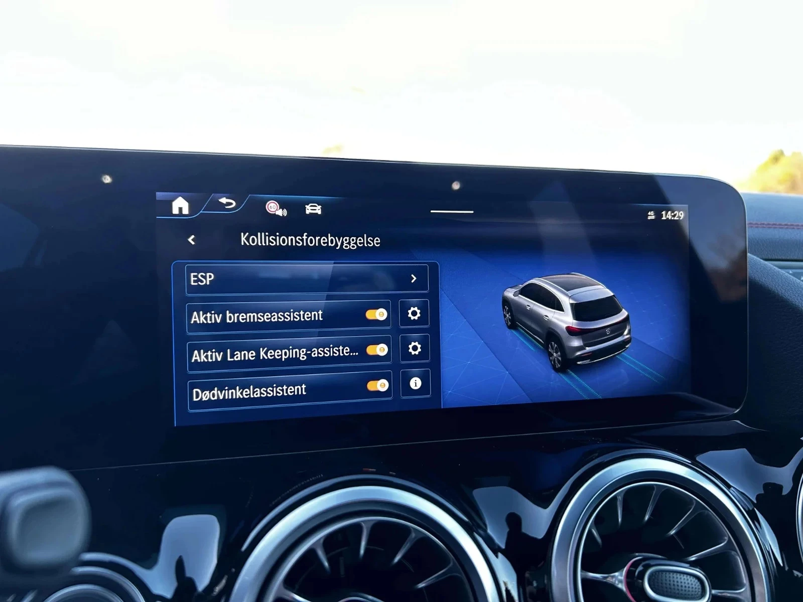 Mercedes-Benz-EQA-image-19