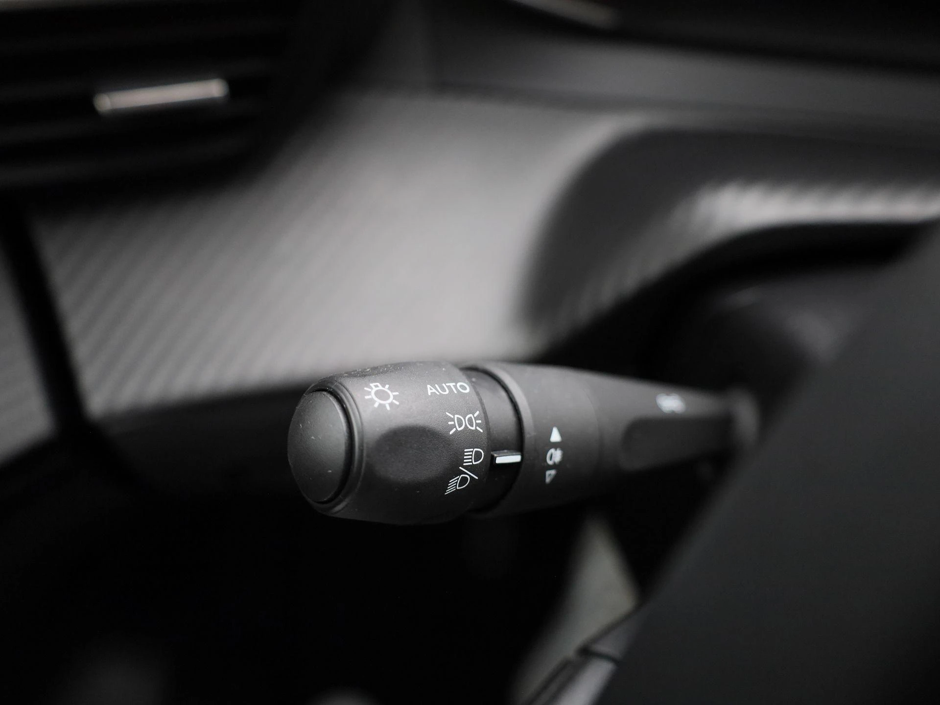 Peugeot-208-image-20