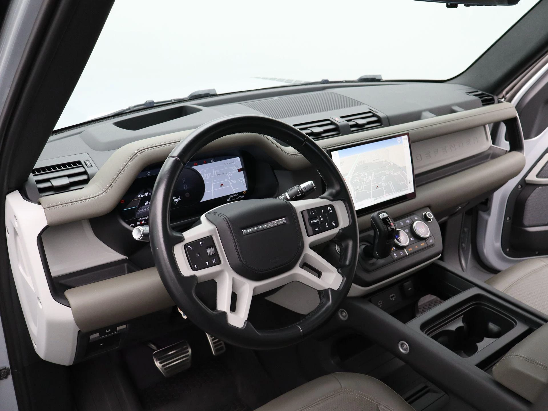 Land Rover-Defender-image-32