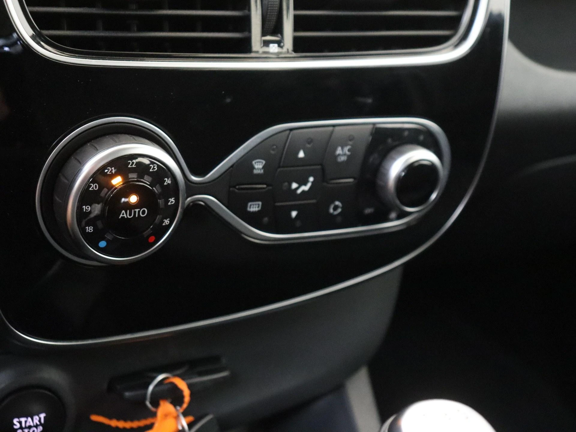 Renault-Clio-image-19
