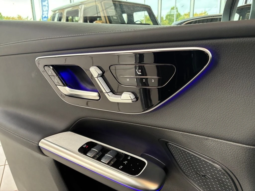 Mercedes-Benz-GLC 300 d-image-8