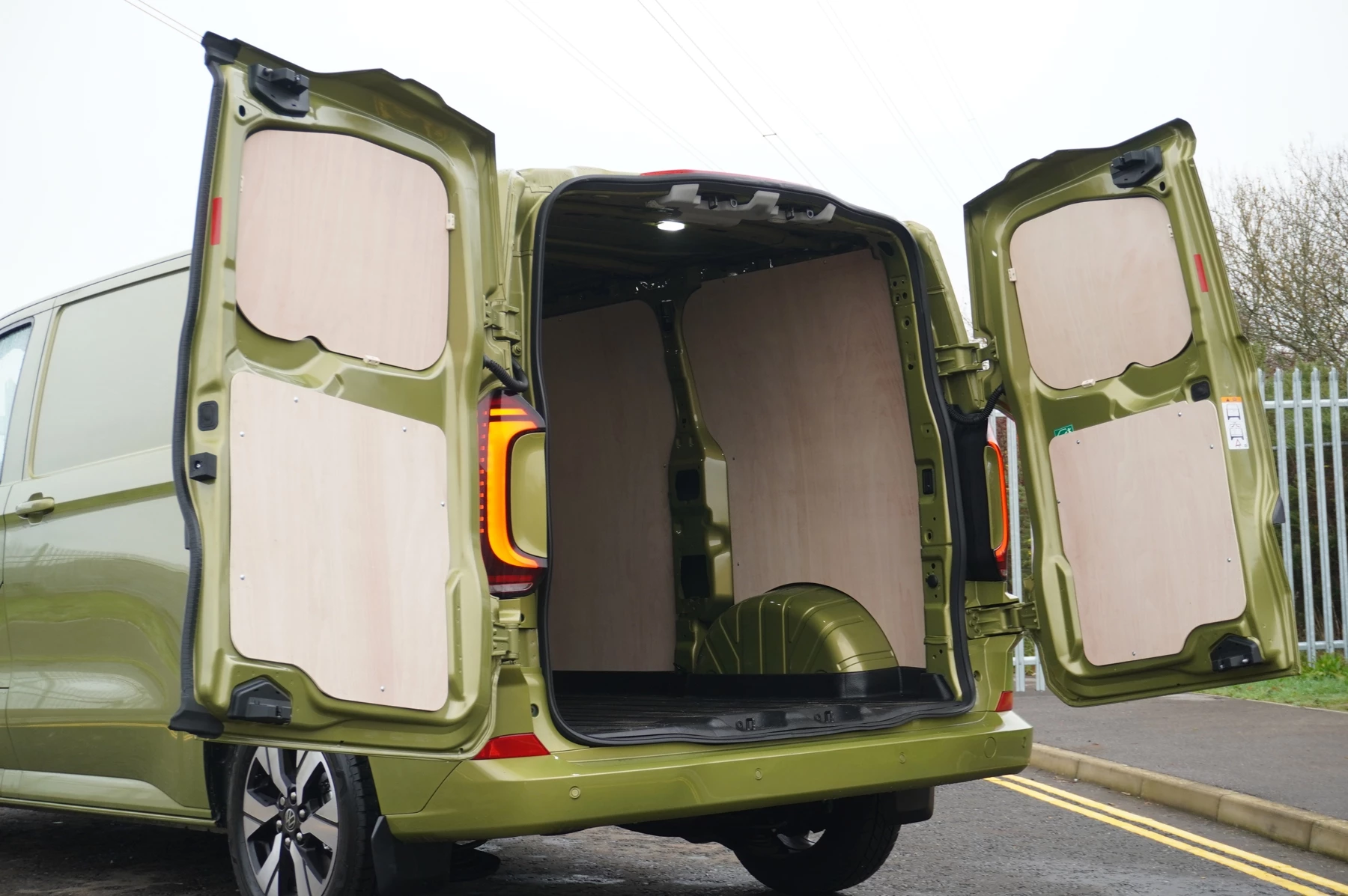 Volkswagen-Transporter-image-23