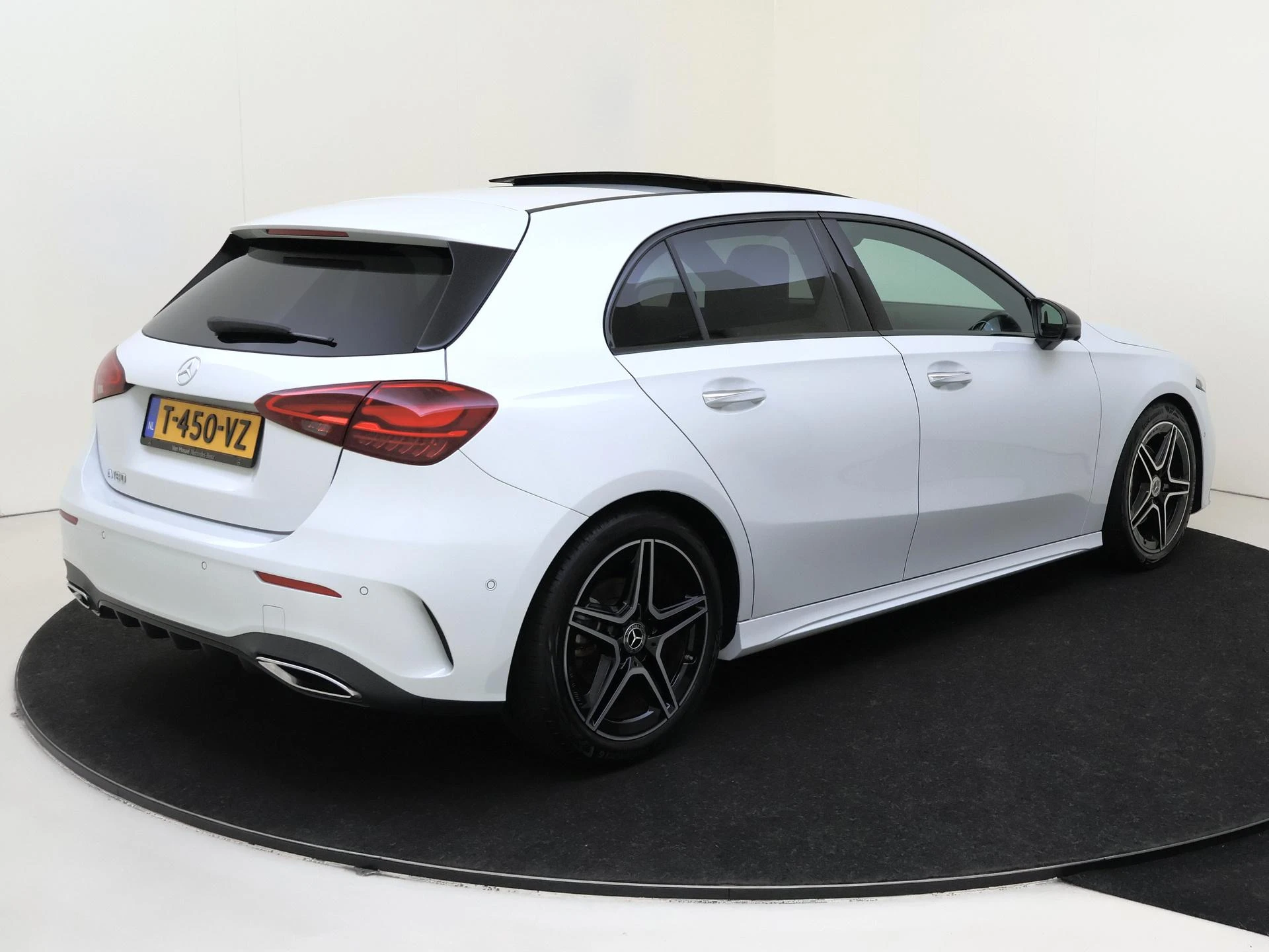 Mercedes-Benz-A-Klasse-image-3