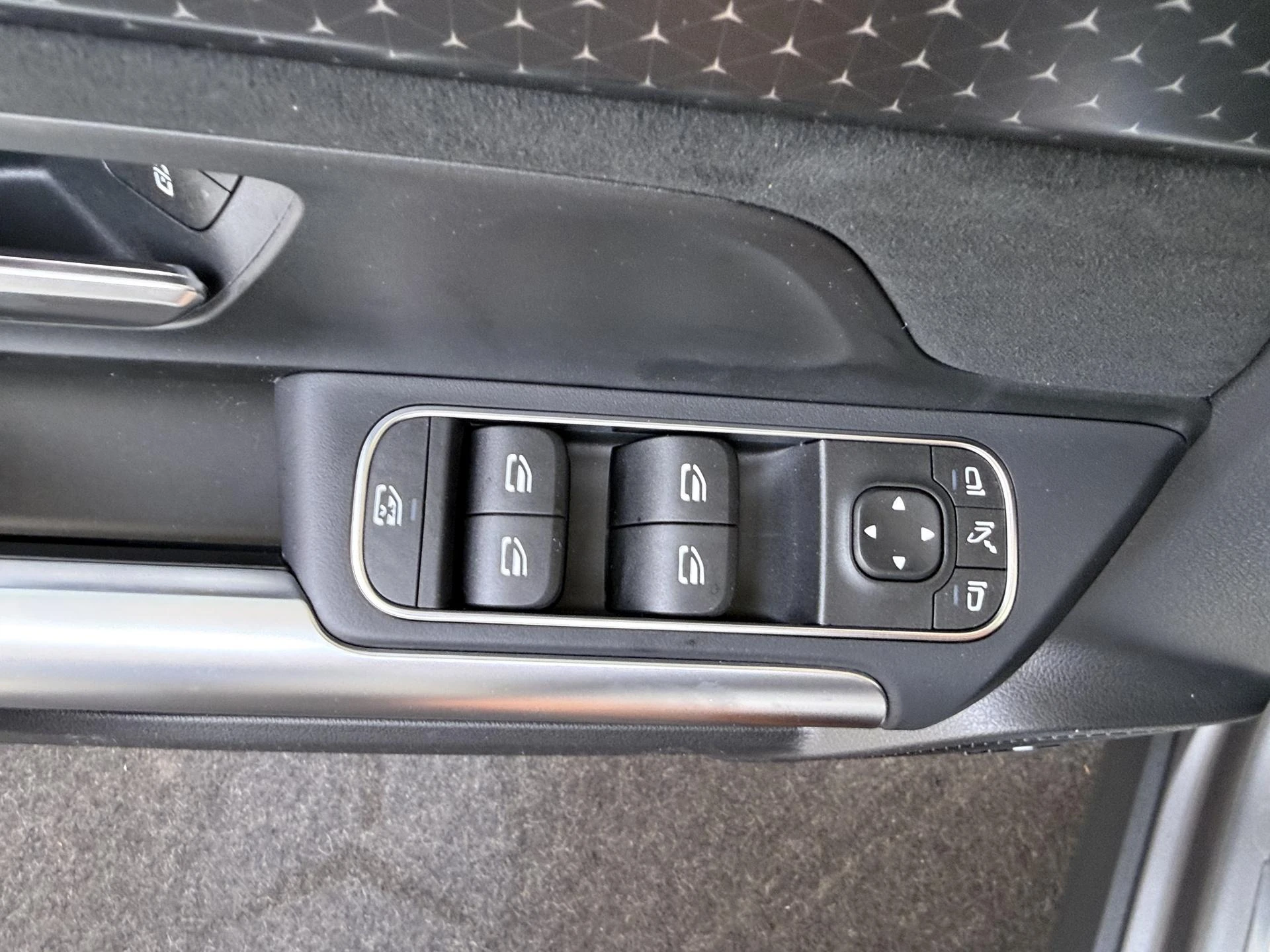 Mercedes-Benz-EQA-image-27