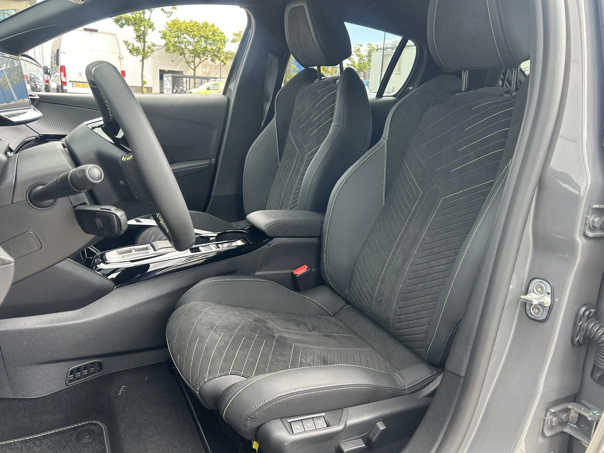 Peugeot-208-image-11