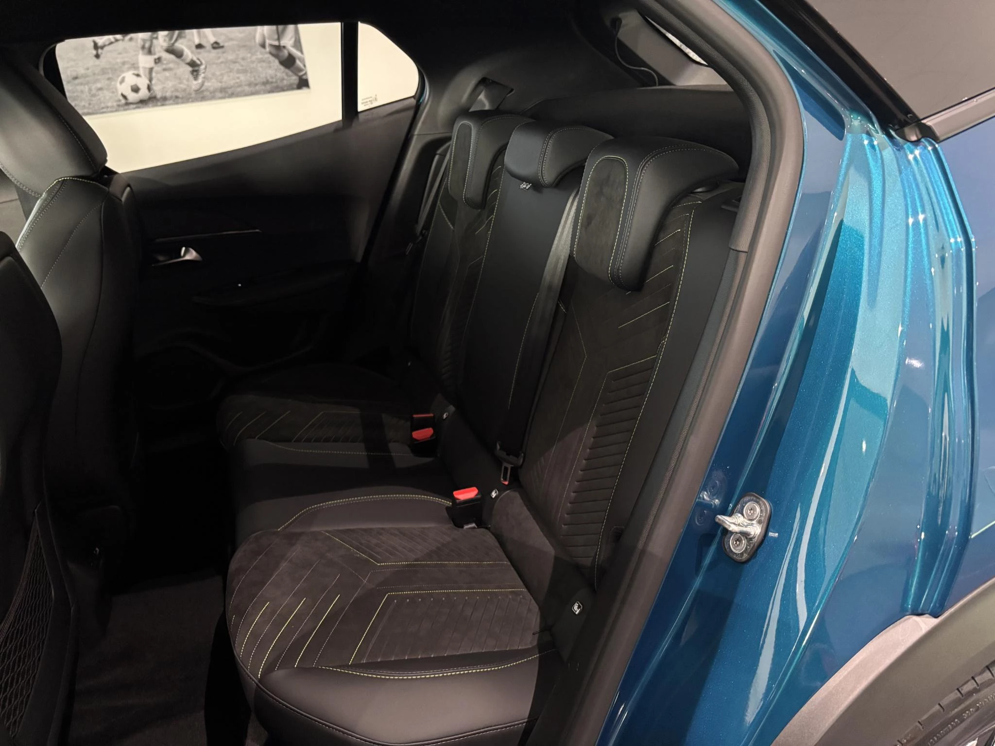 Peugeot-e-2008-image-26