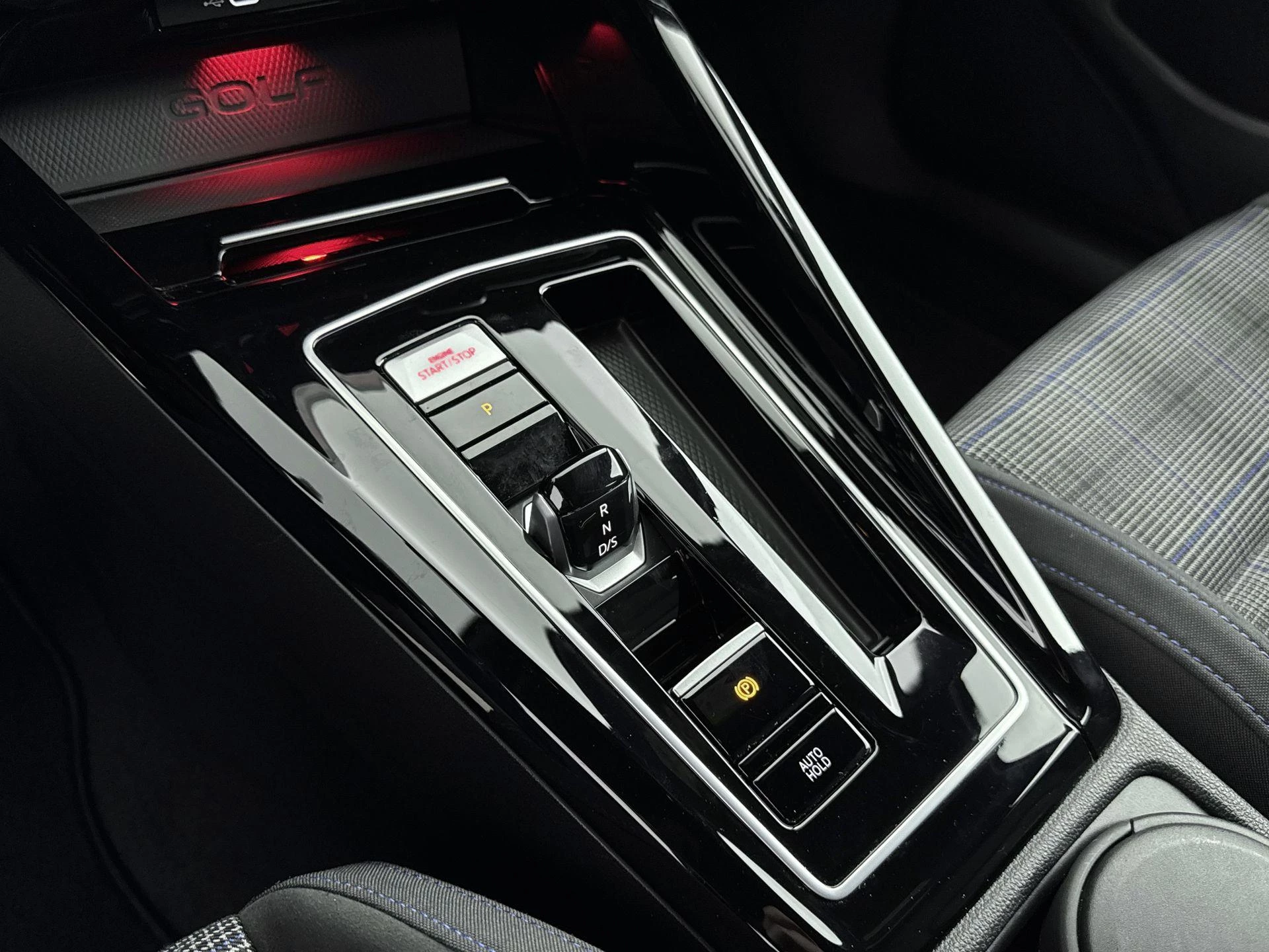 Volkswagen-Golf-image-12