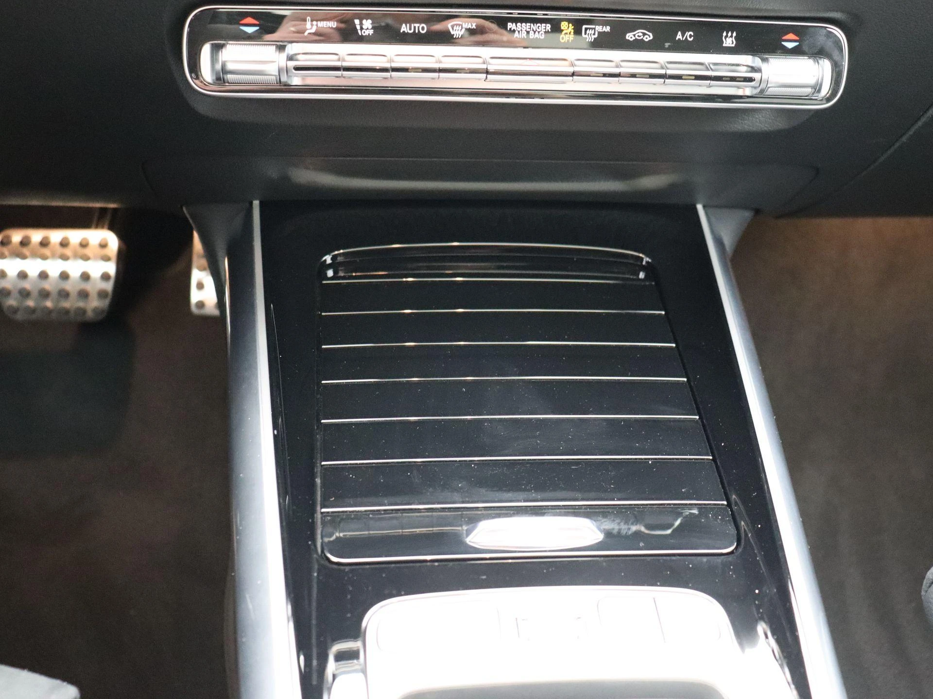 Mercedes-Benz-EQA-image-11