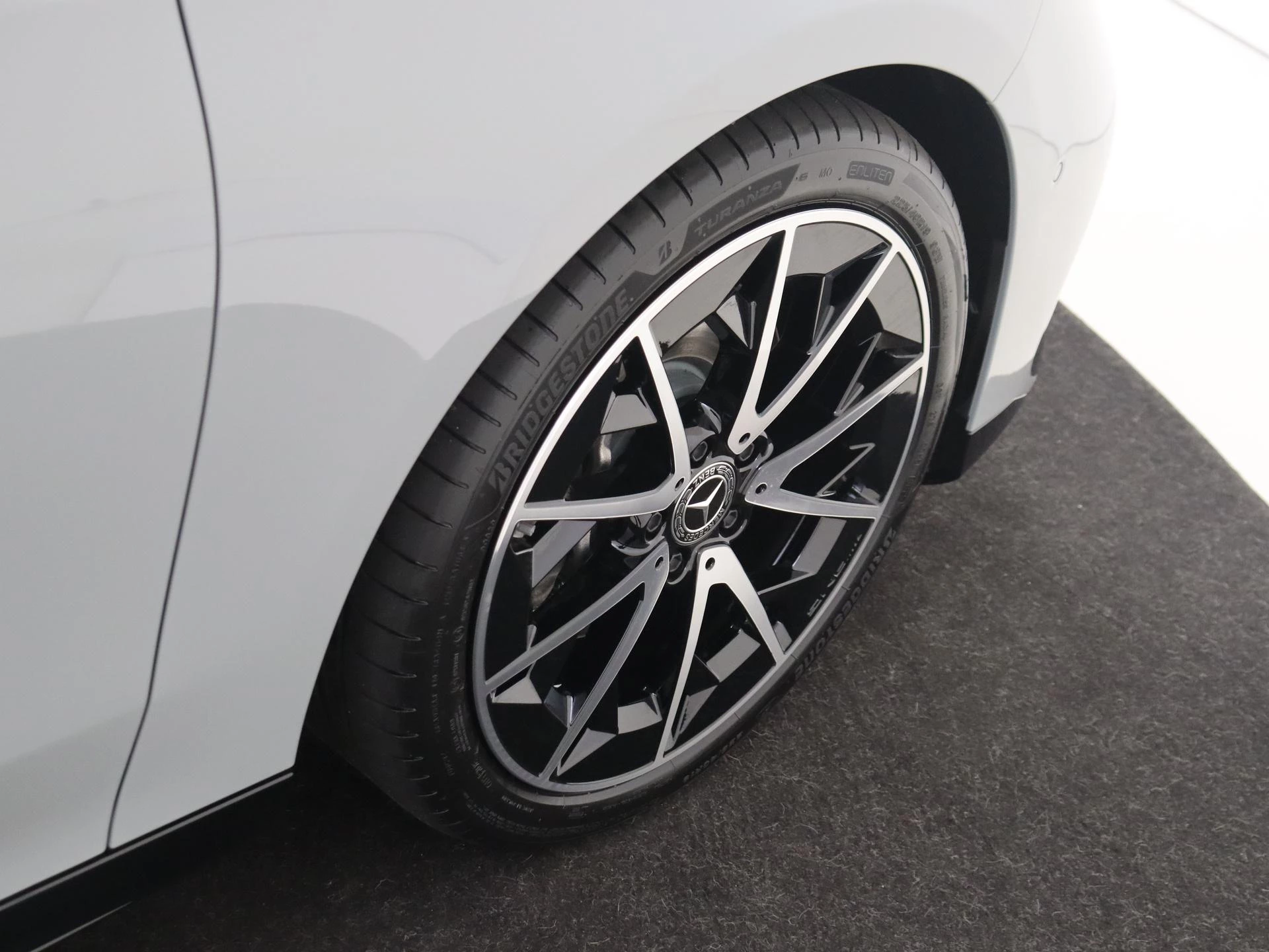 Mercedes-Benz-CLA-image-8