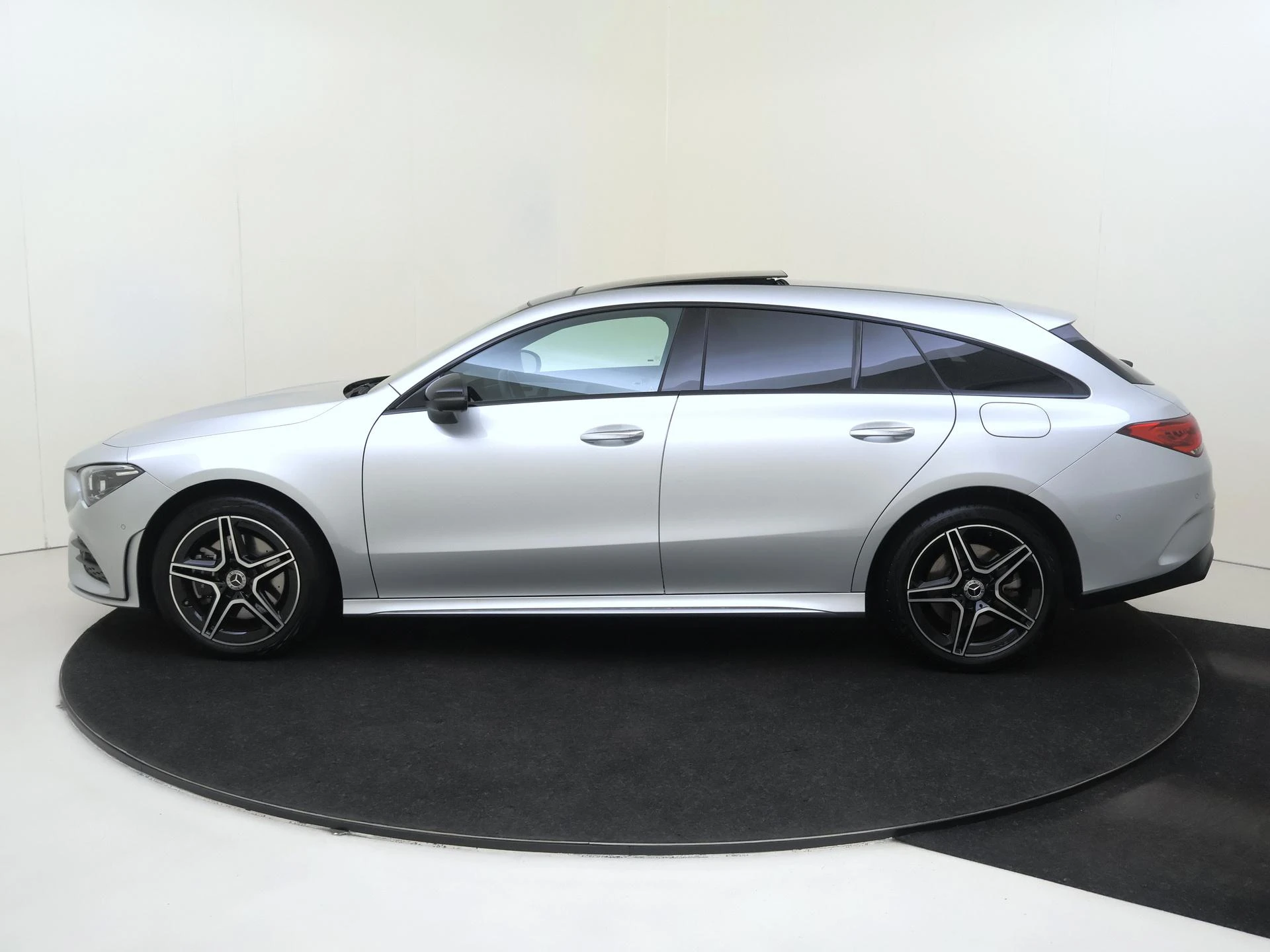 Mercedes-Benz-CLA-image-7