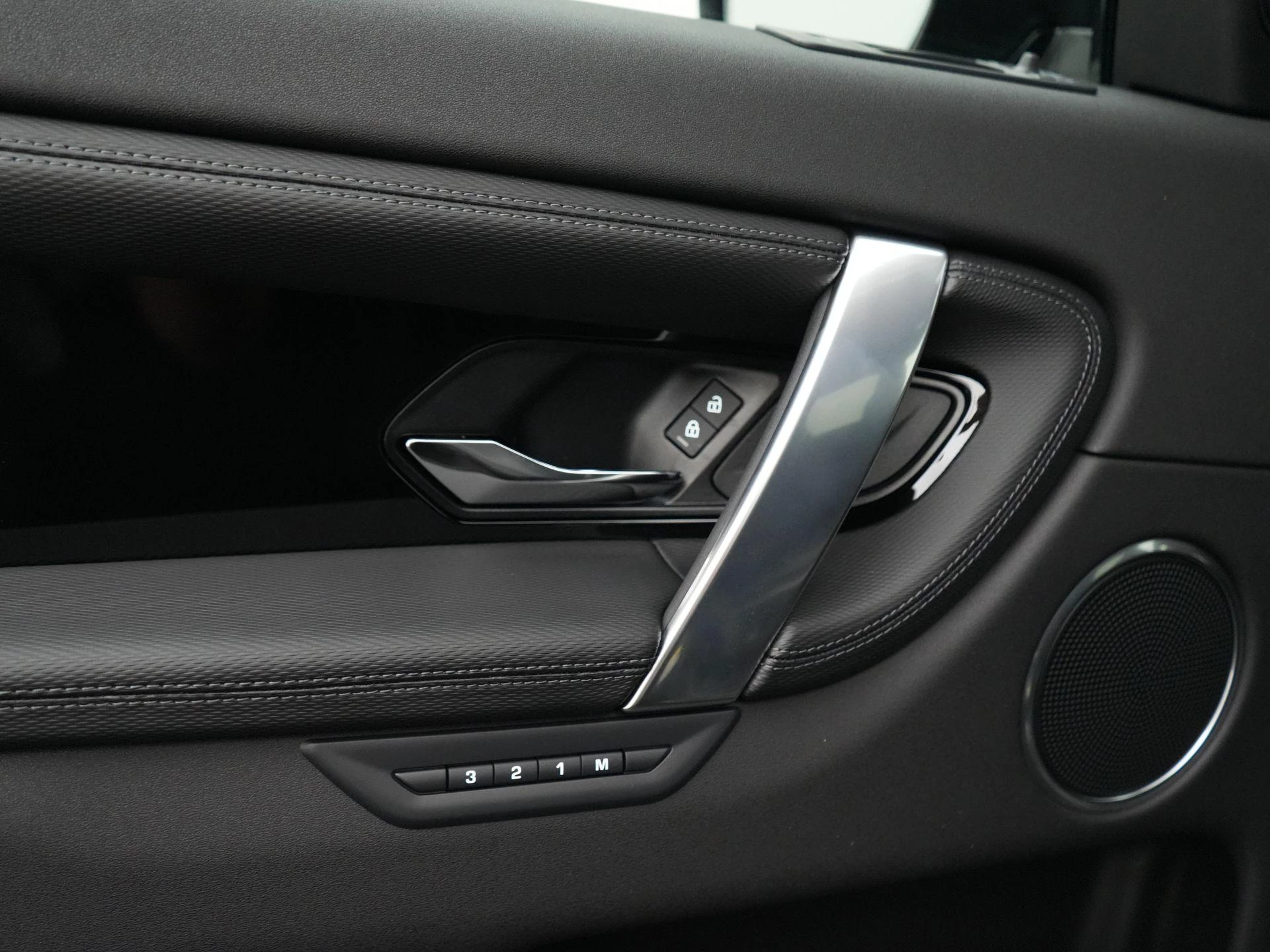 Land Rover-Discovery Sport-image-33