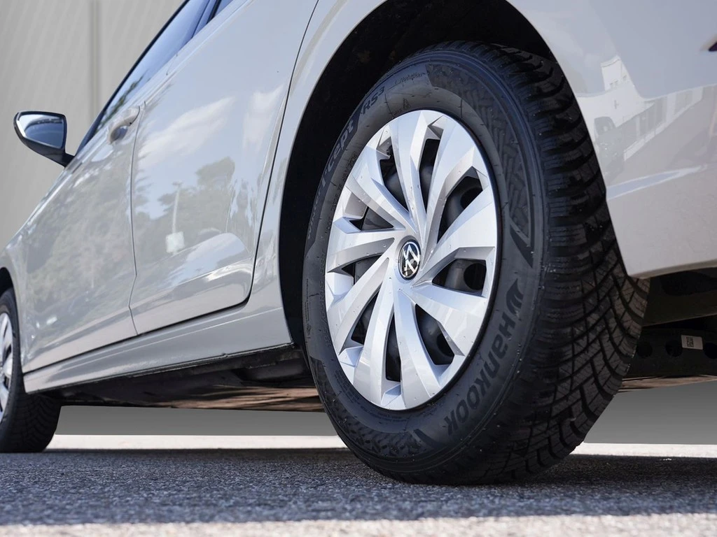 Volkswagen-Polo-image-4