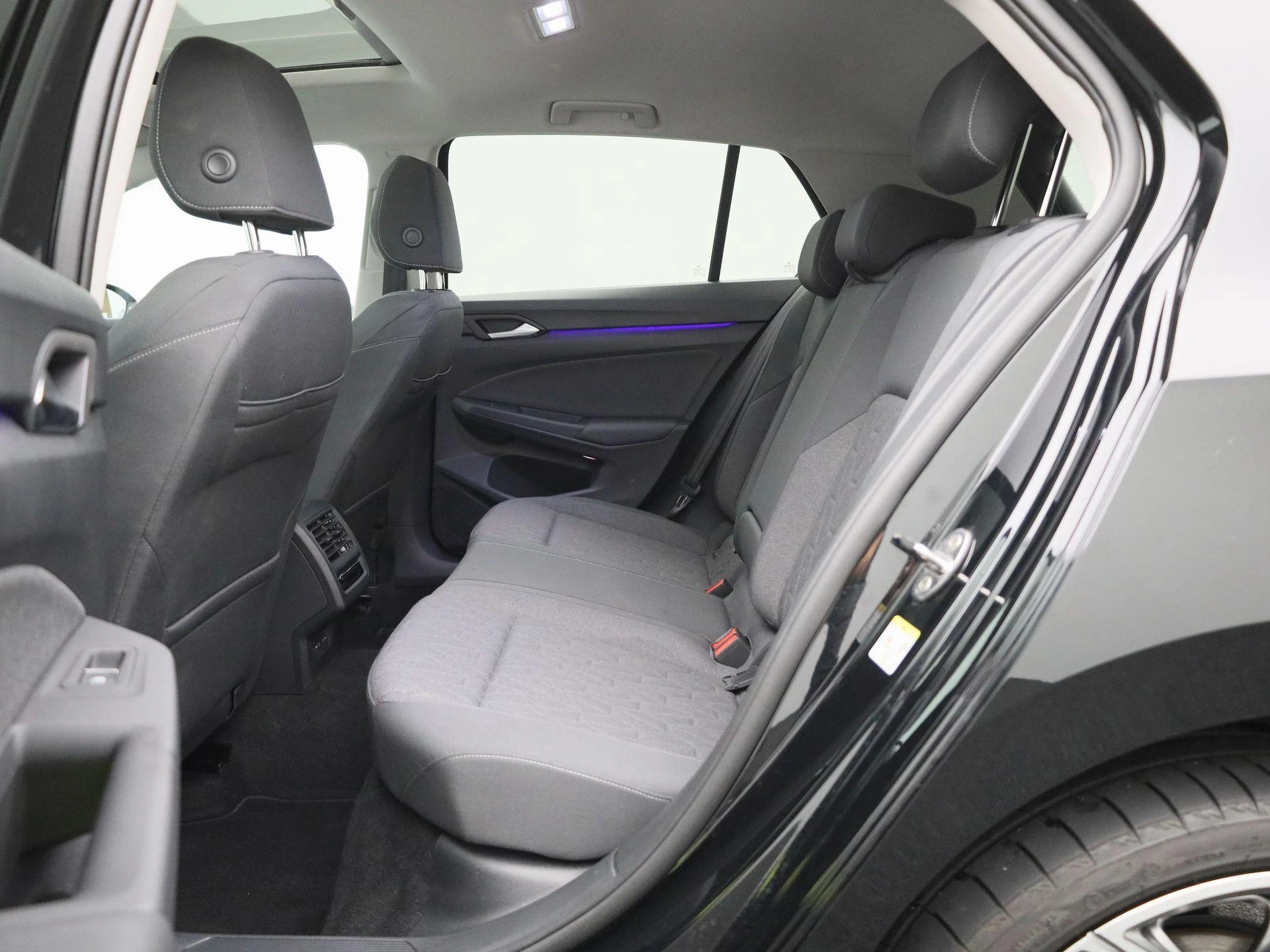 Volkswagen-Golf-image-11