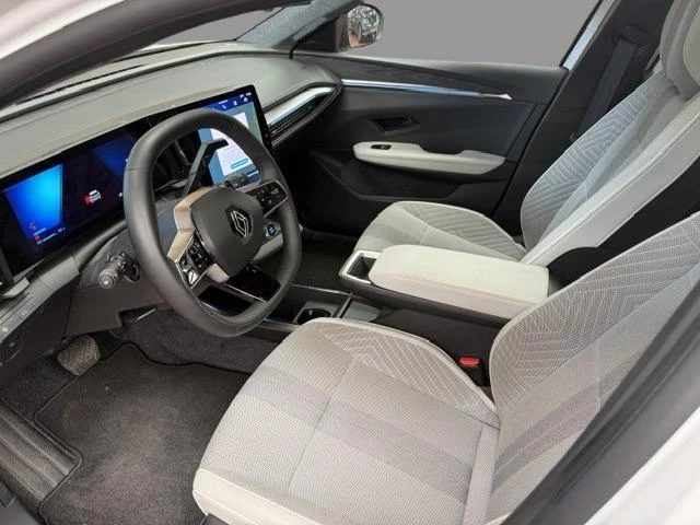 Renault Scénic E-Tech electric 220 hp Long Range Iconic