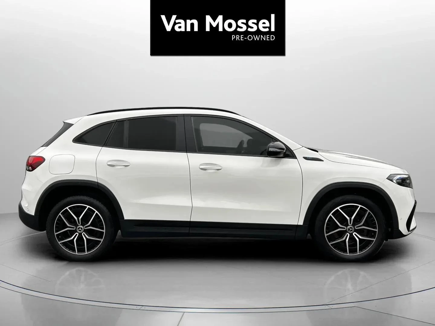 Mercedes-Benz-EQA-image-3