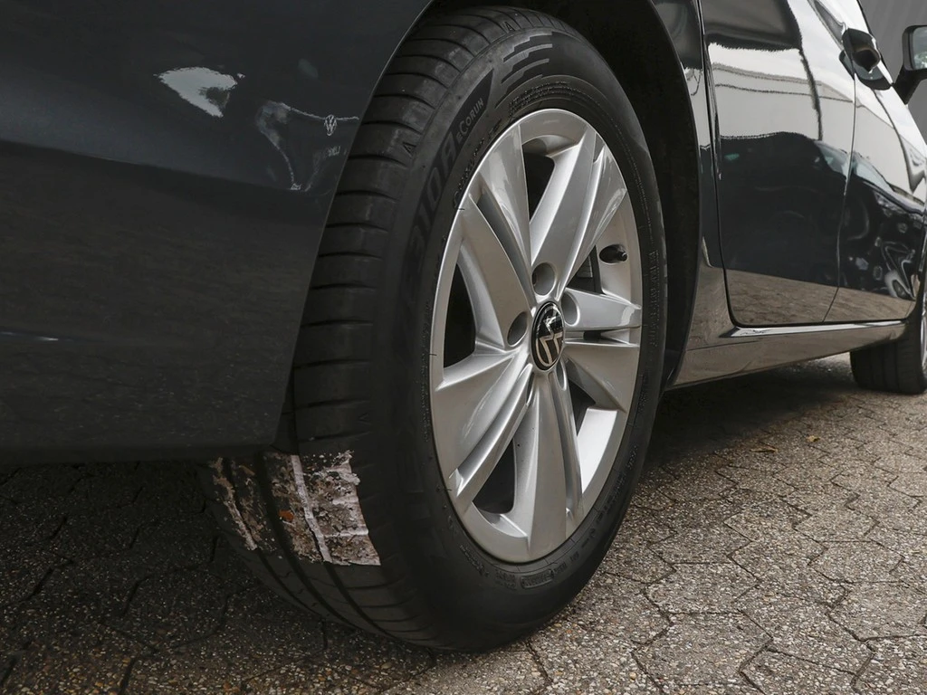 Volkswagen-Golf-image-4
