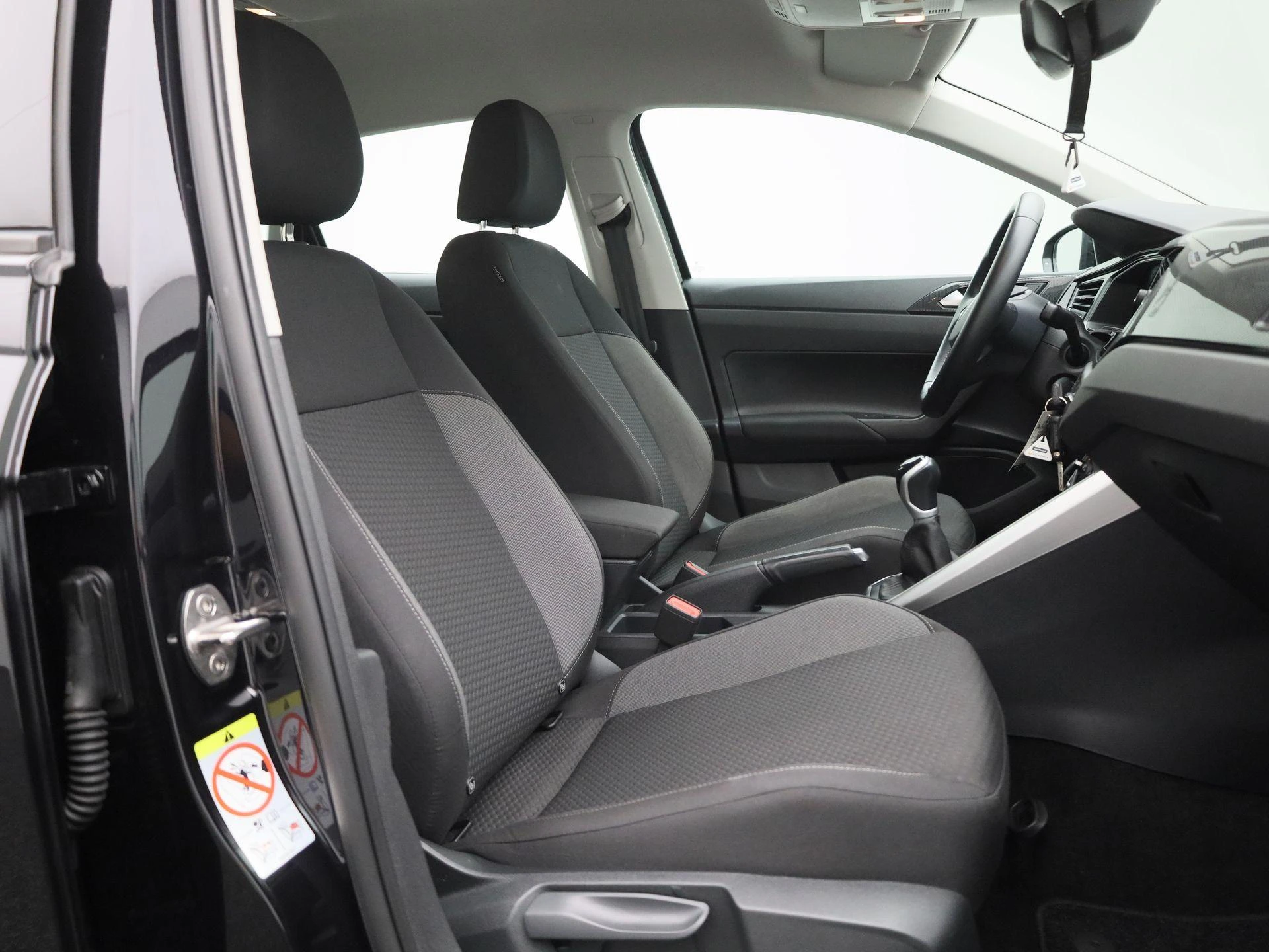 Volkswagen-Polo-image-30