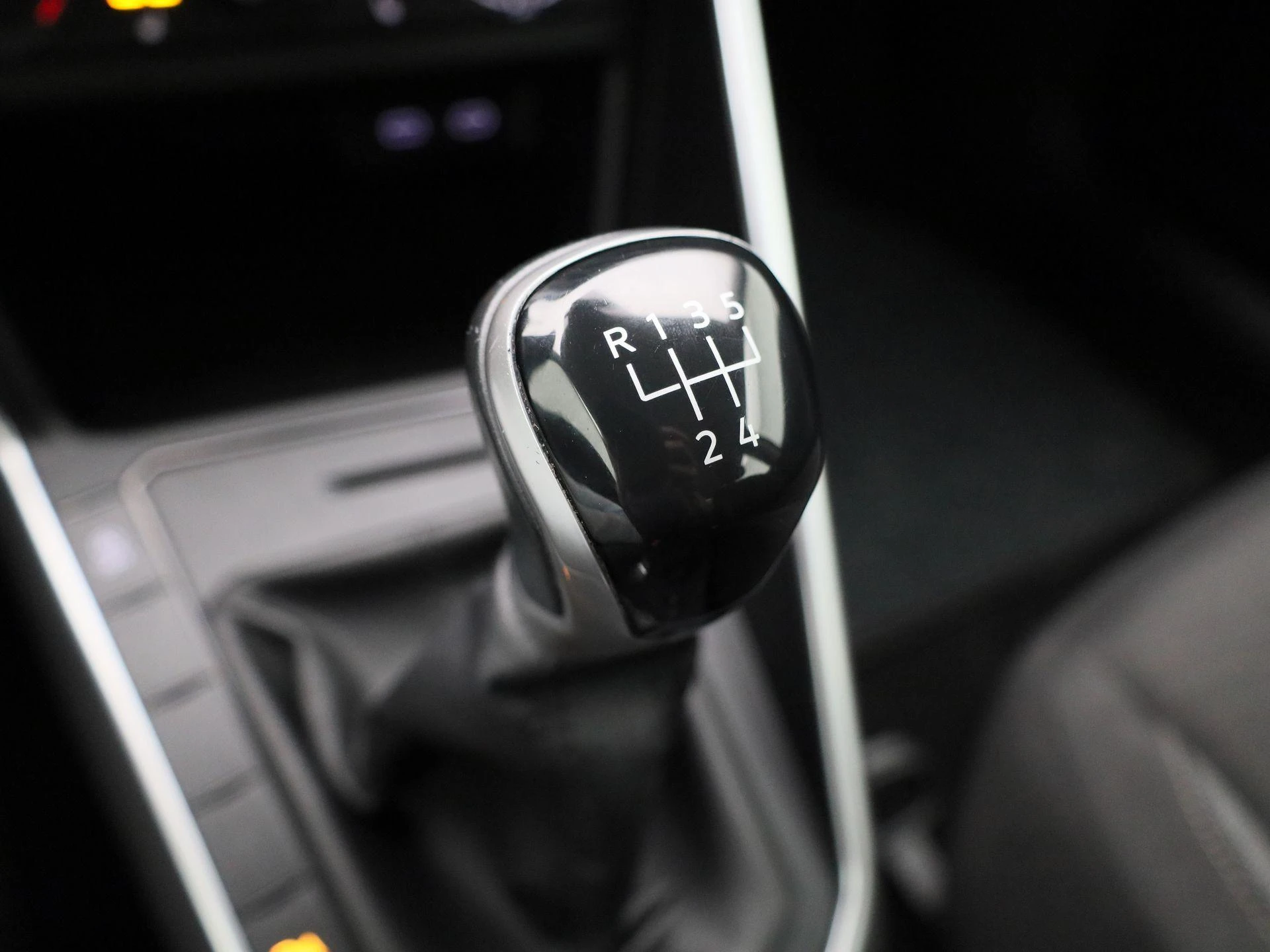 Volkswagen-Polo-image-27