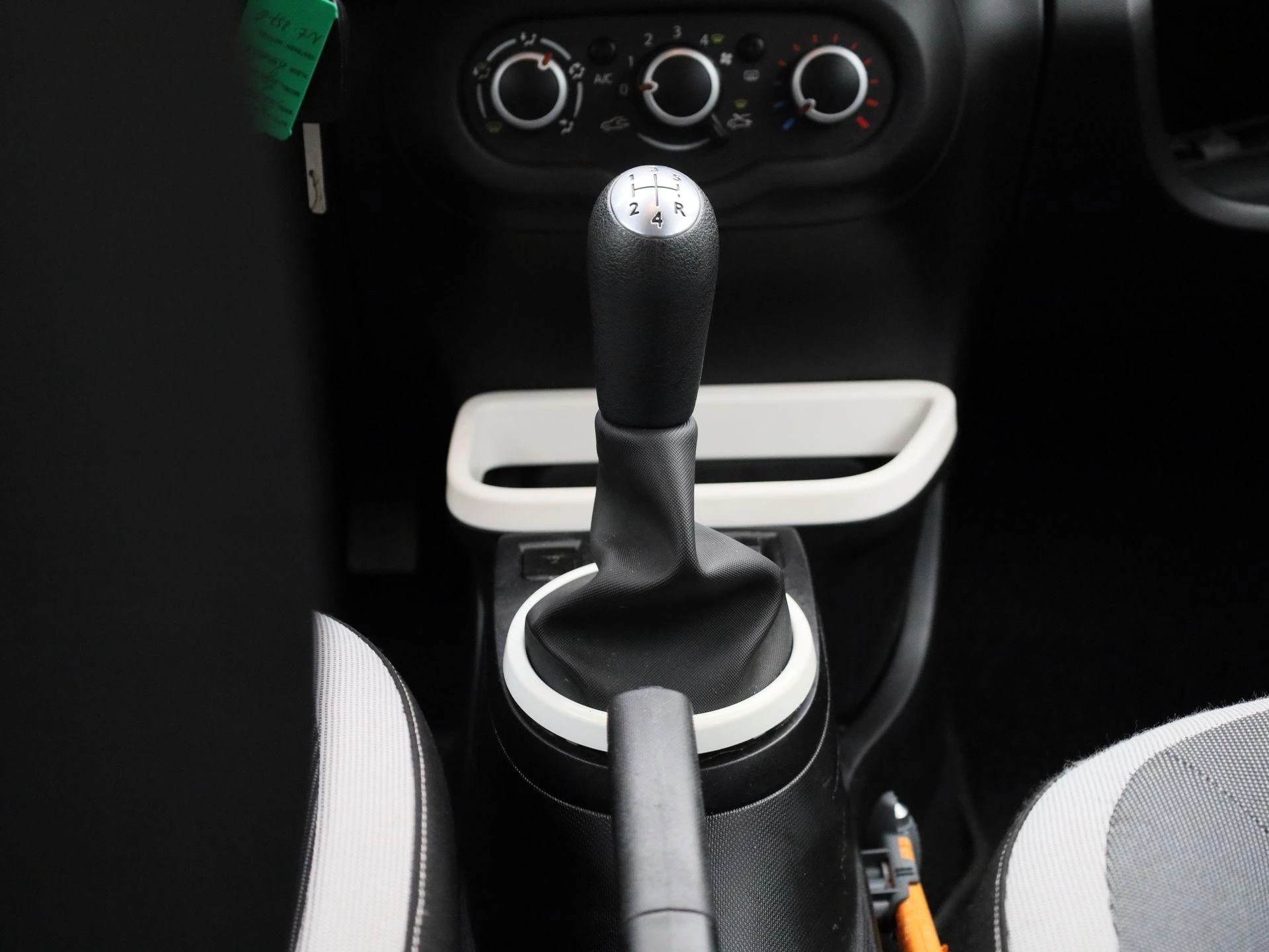 Renault-Twingo-image-9