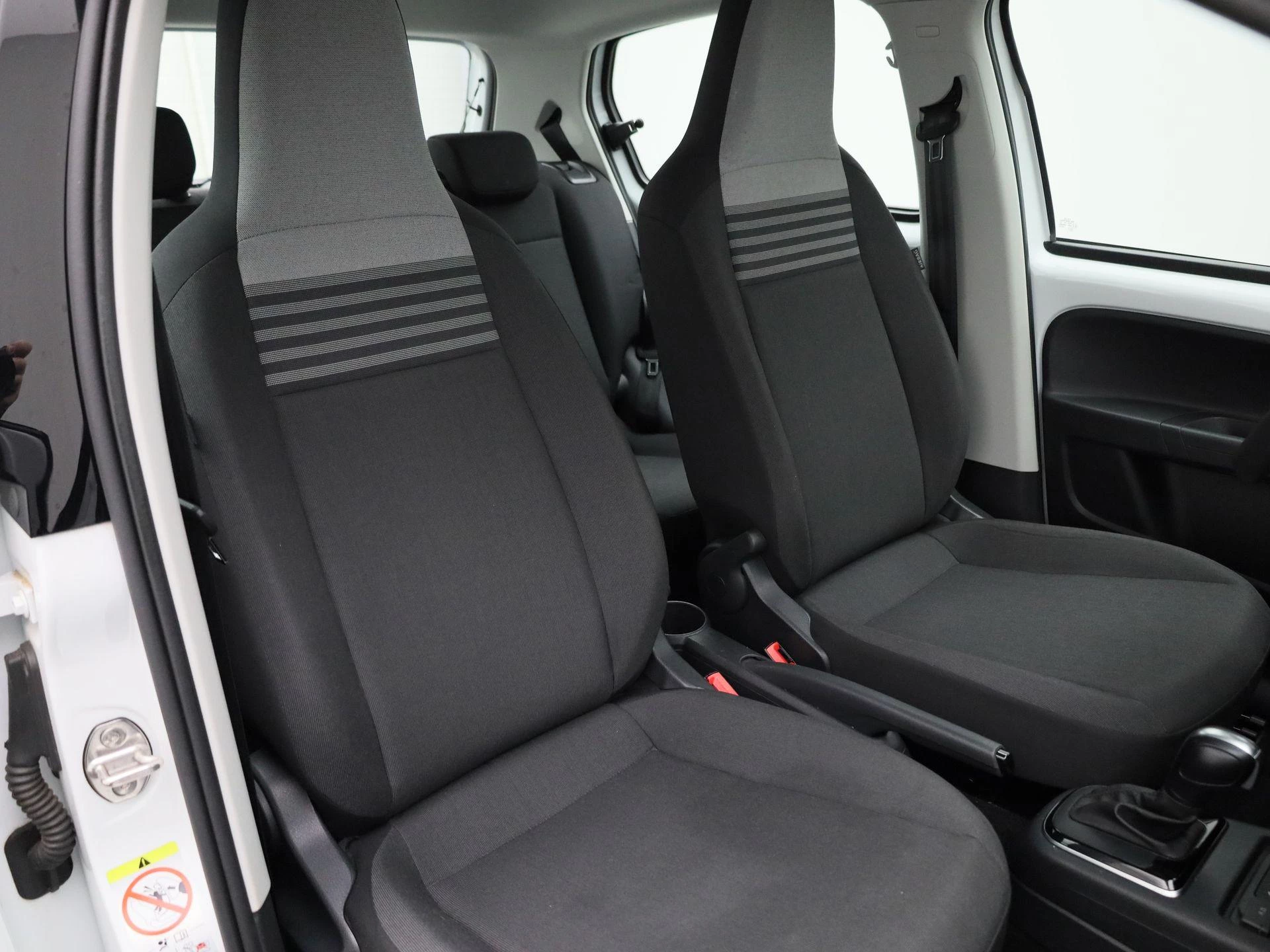 Volkswagen-e-up!-image-28