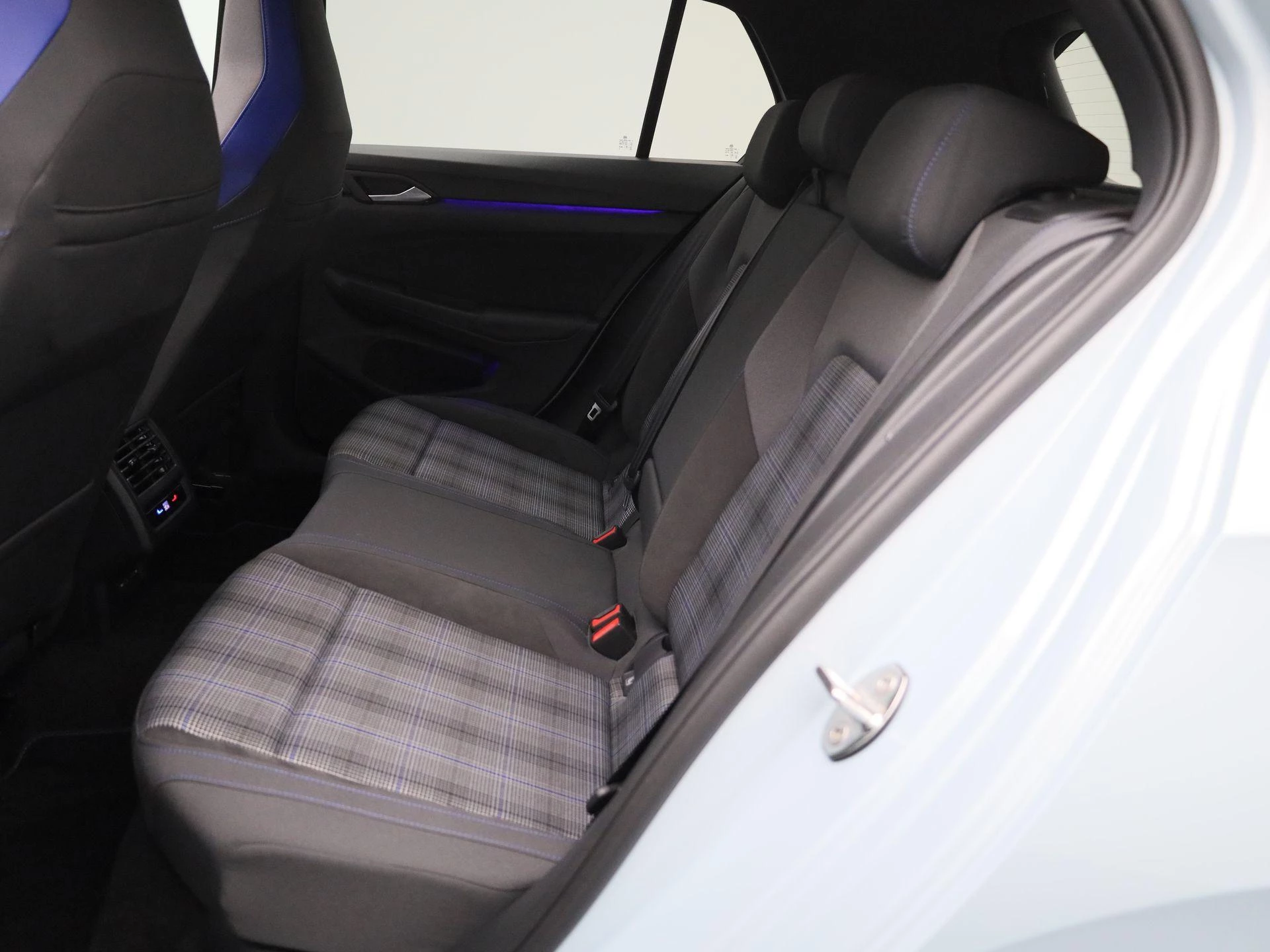 Volkswagen-Golf-image-8