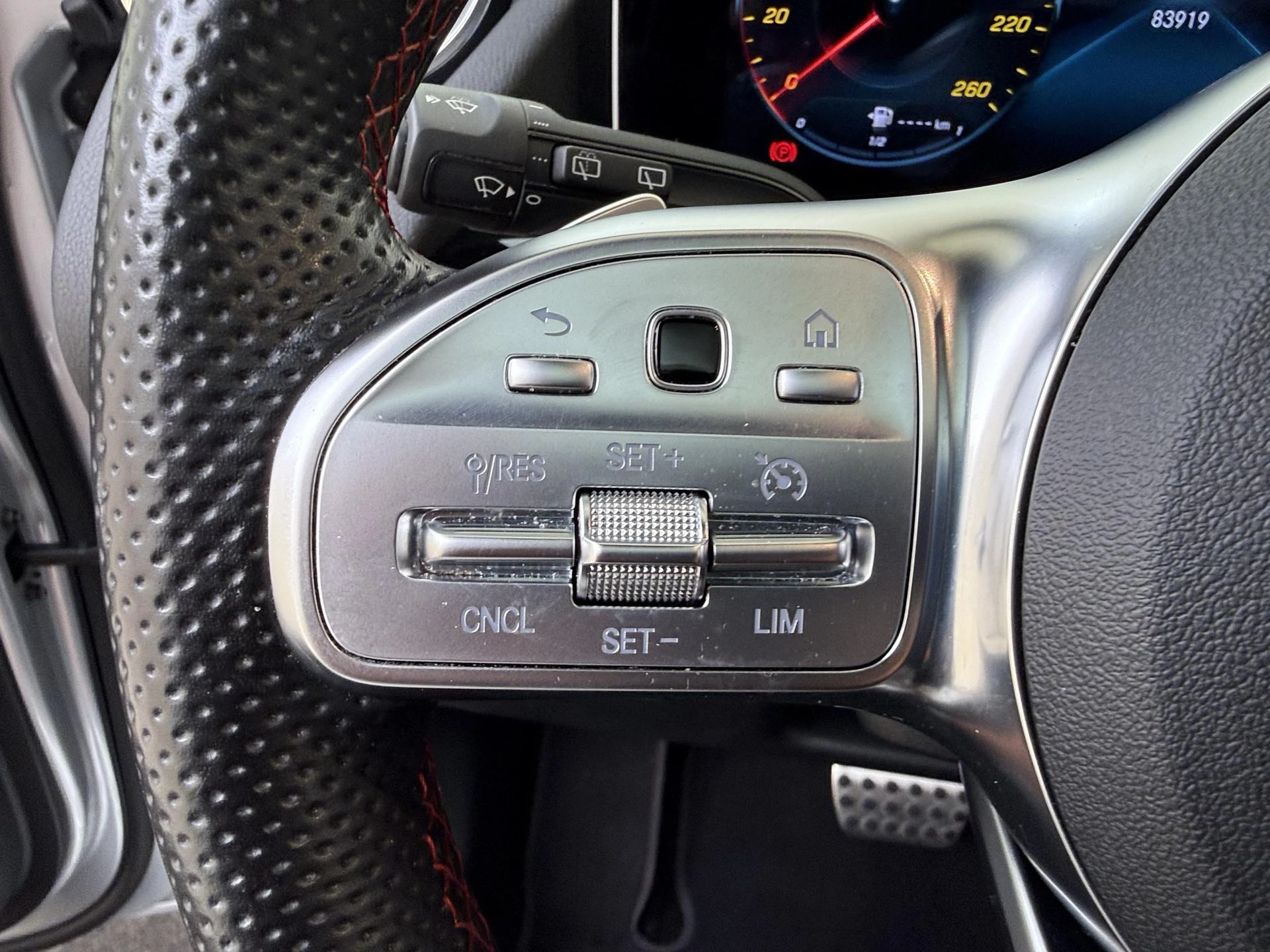 Mercedes-Benz-B-Klasse-image-11