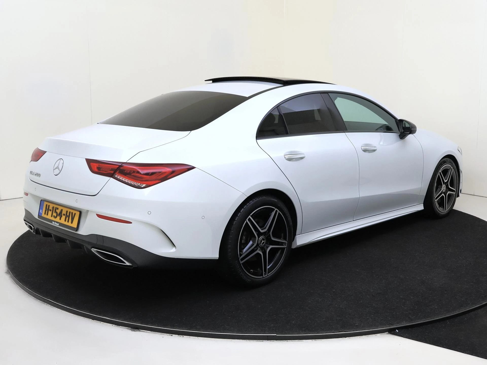 Mercedes-Benz-CLA-image-3