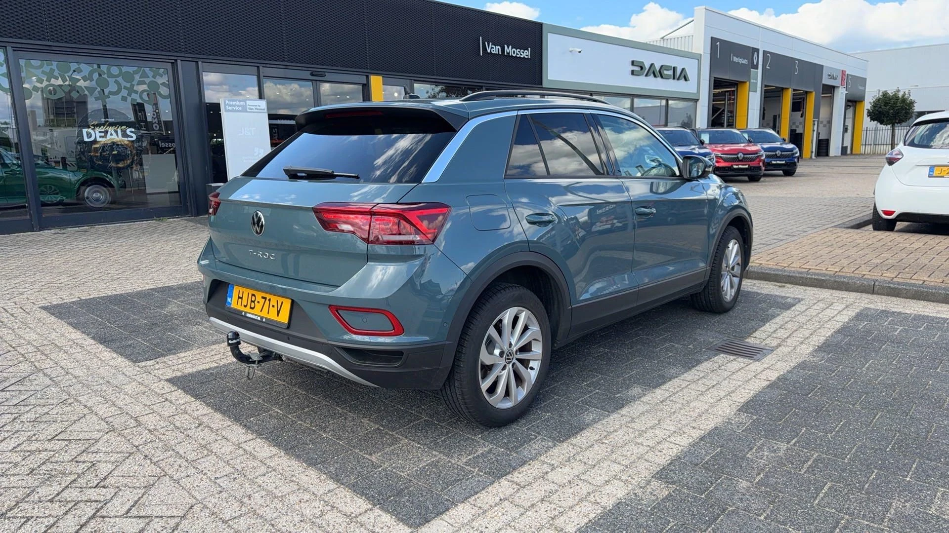 Volkswagen-T-Roc-image-2
