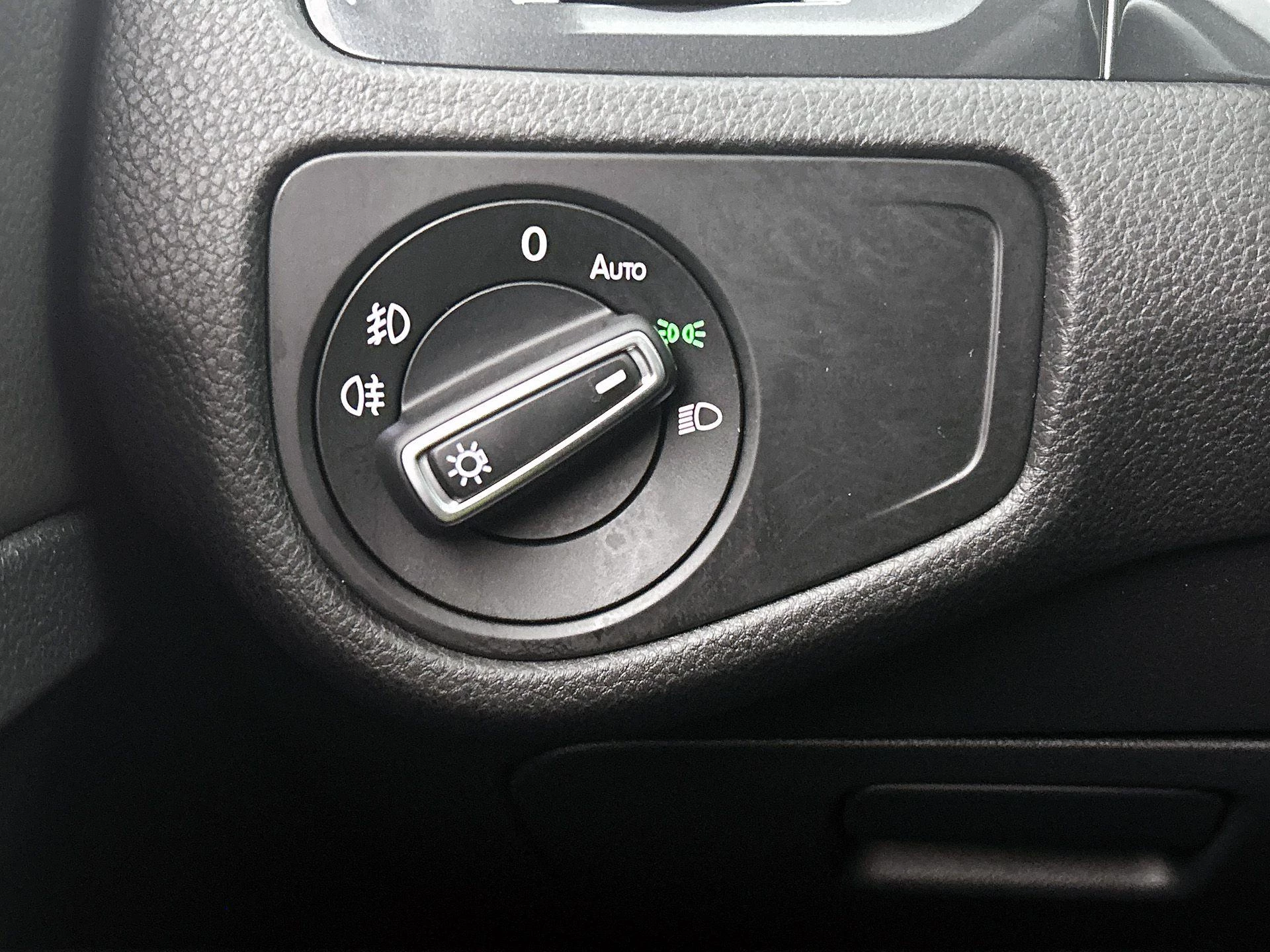 Volkswagen-Golf-image-24