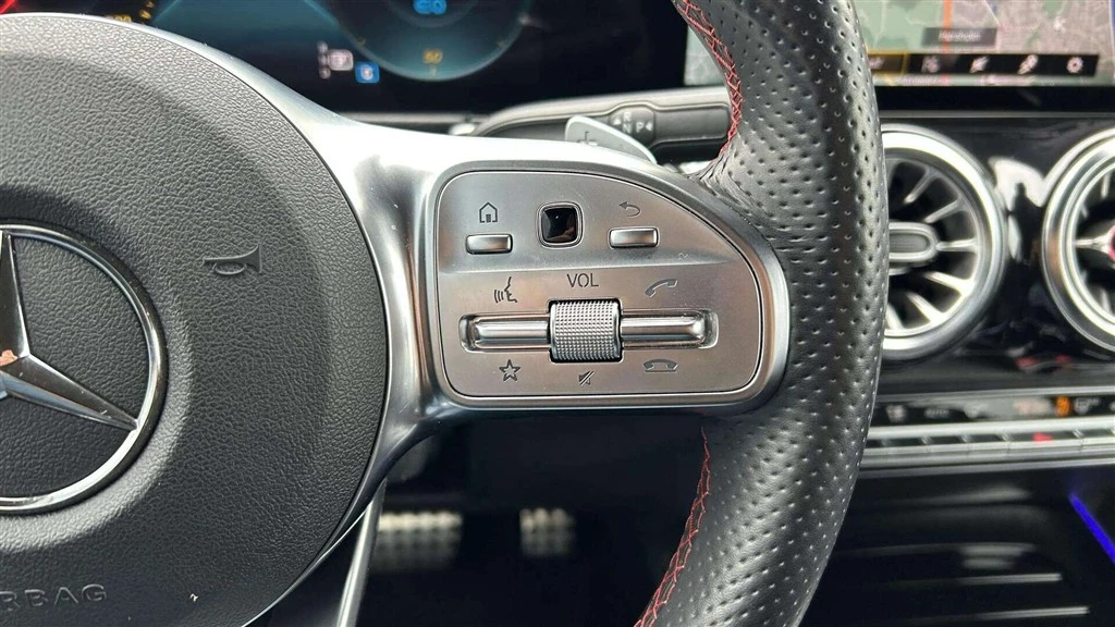 Mercedes-Benz-EQB-image-12