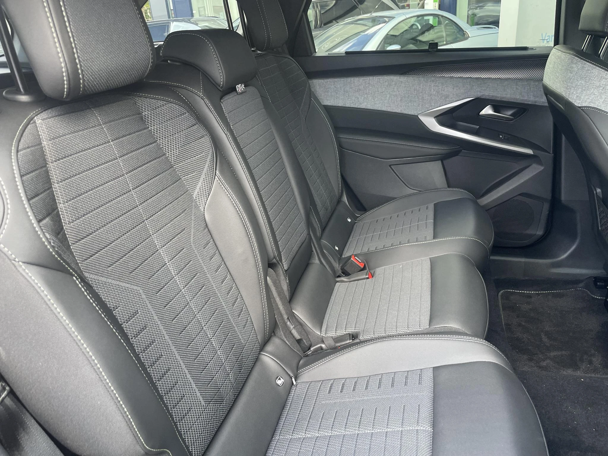 Peugeot-5008-image-18