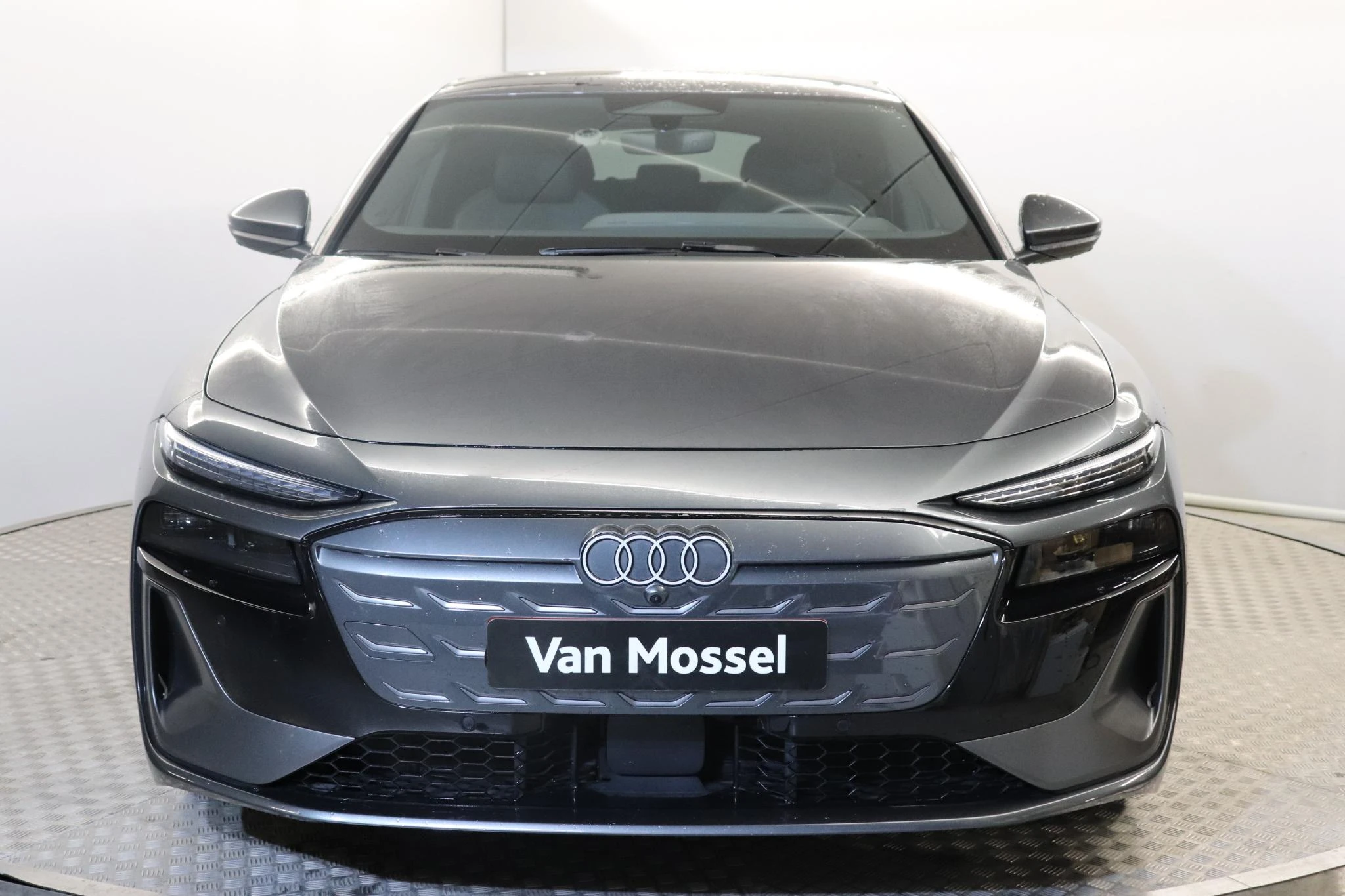 Audi-A6 Avant e-tron-image-1