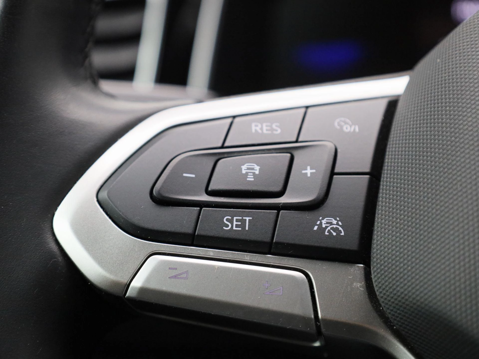 Volkswagen-Polo-image-12