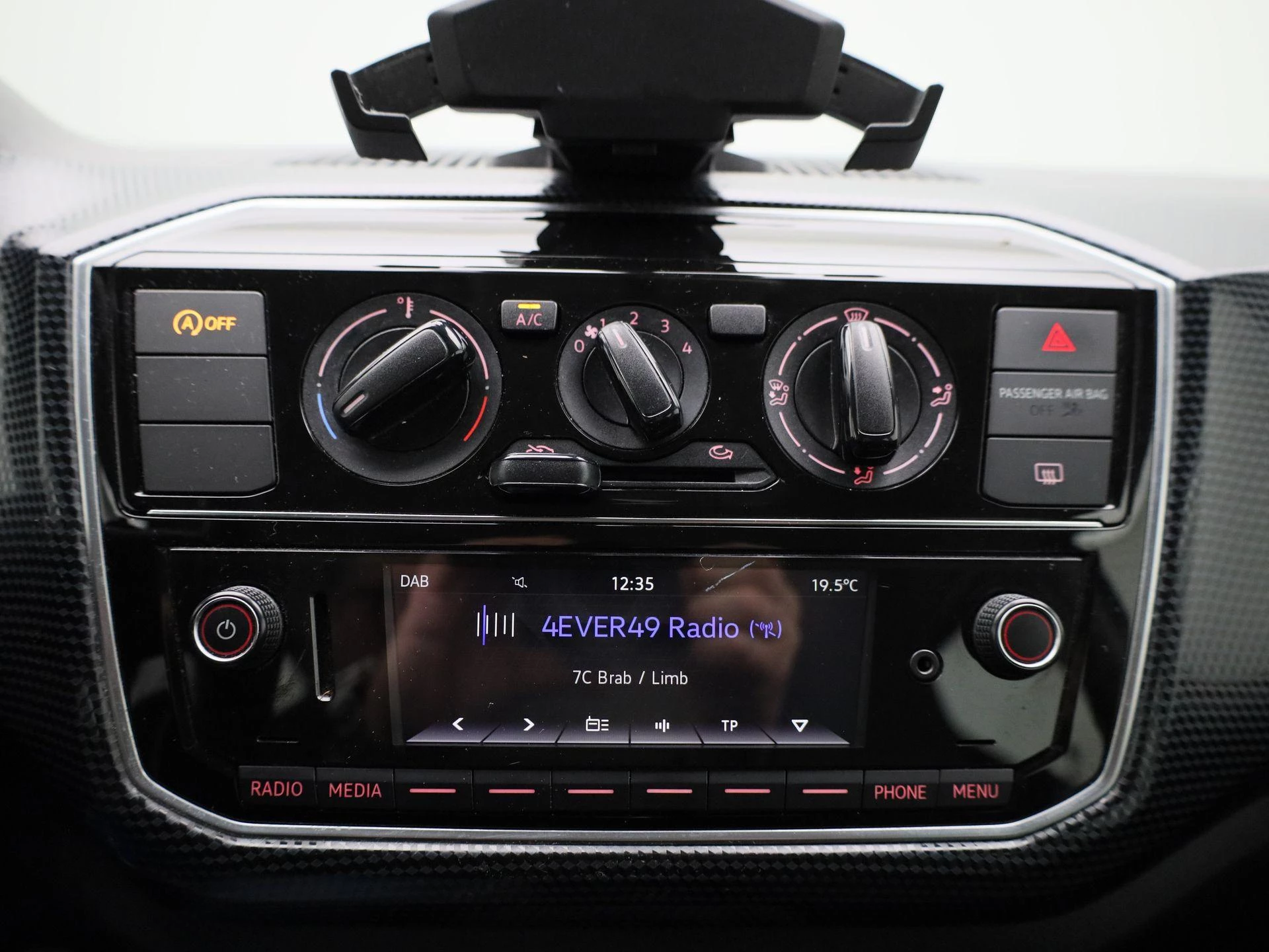 Volkswagen-up!-image-13