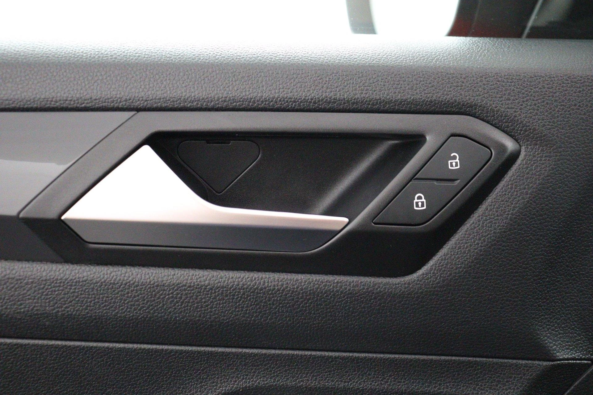 Volkswagen-T-Roc-image-39
