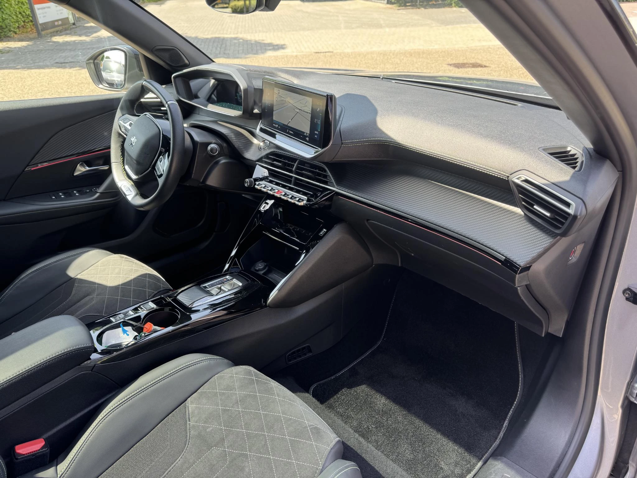 Peugeot-e-2008-image-16