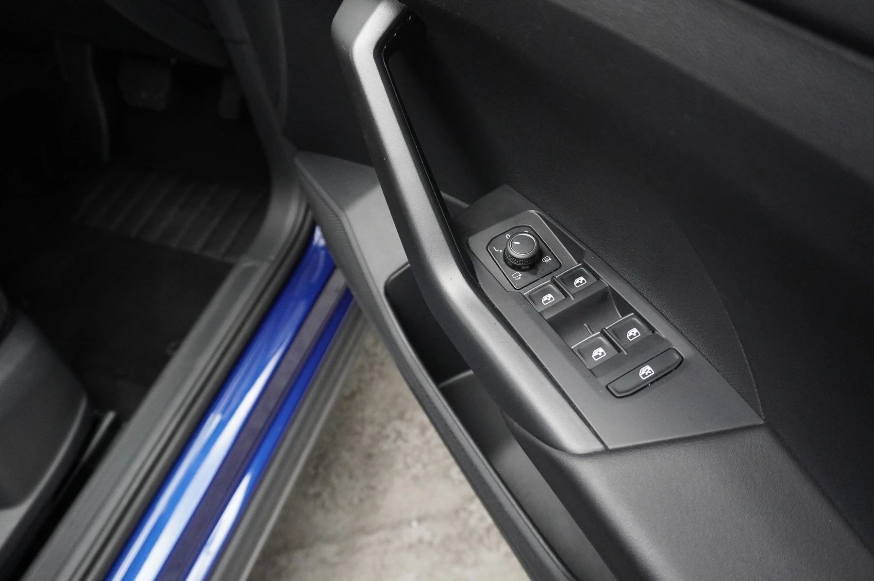 Volkswagen-T-Cross-image-34