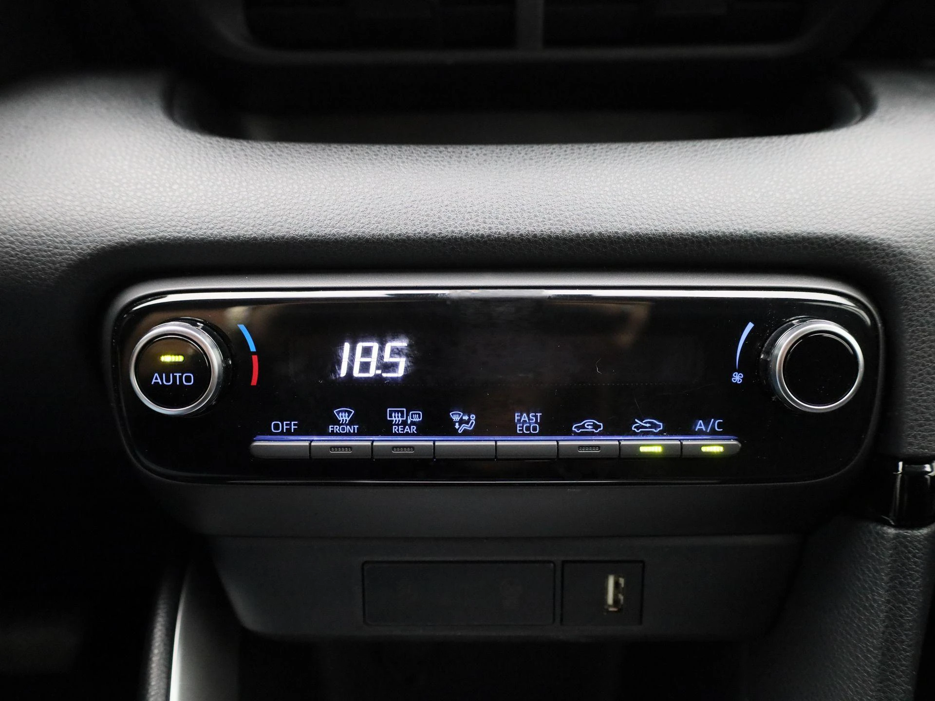 Toyota-Yaris-image-16