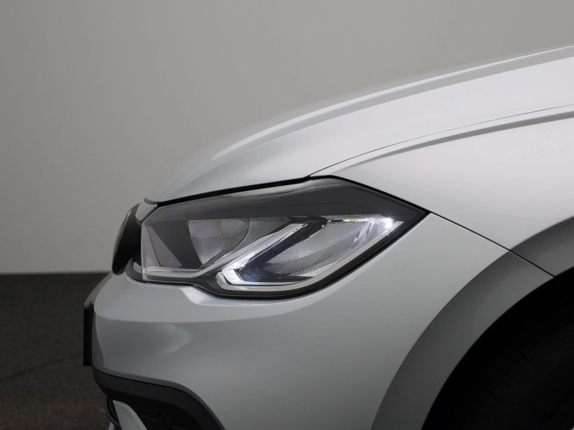 Volkswagen-Polo-image-14