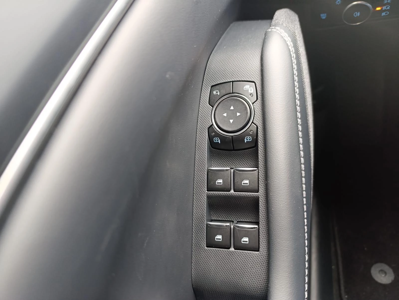 Ford-Mustang Mach-E-image-20