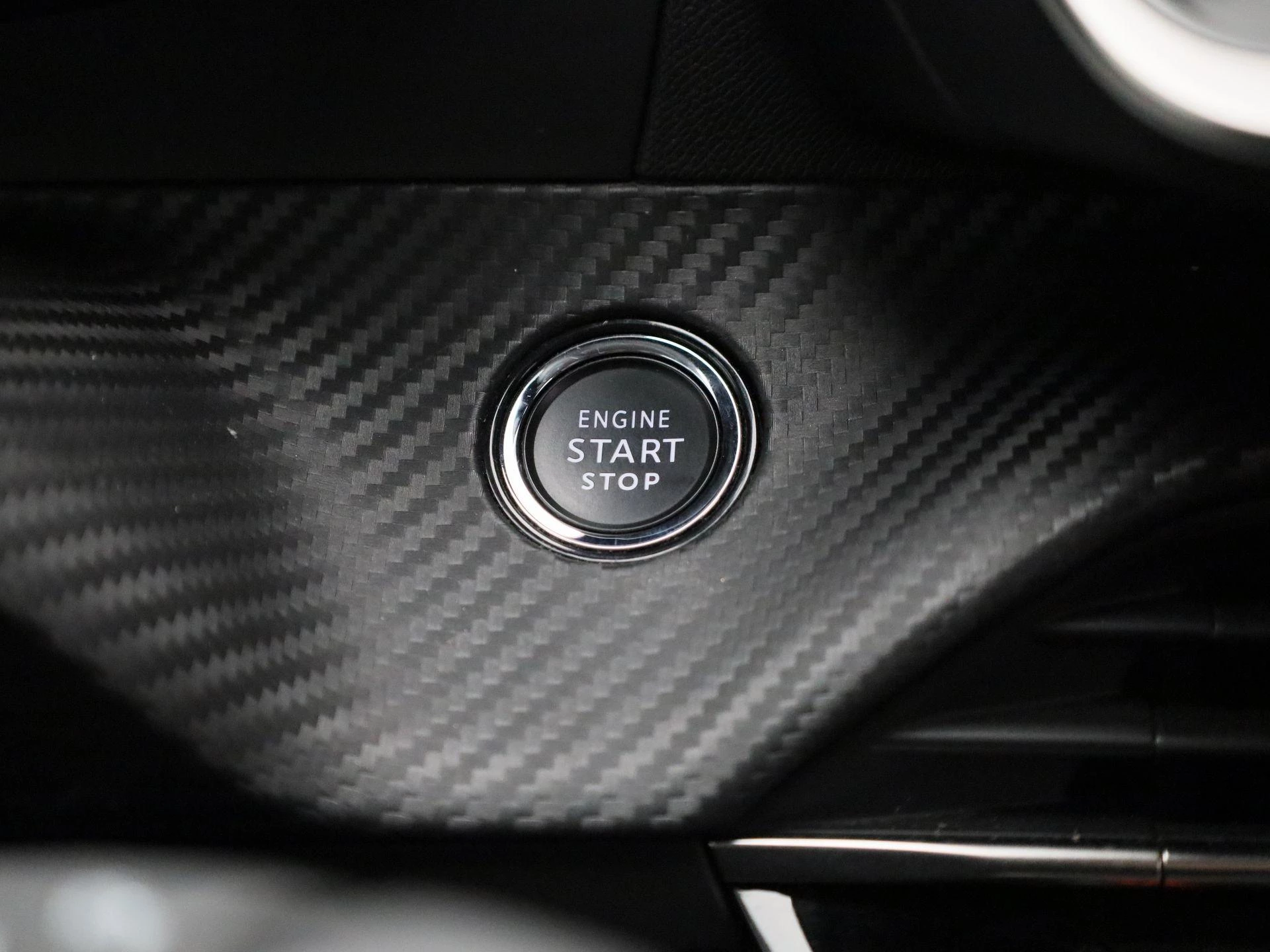 Peugeot-208-image-23